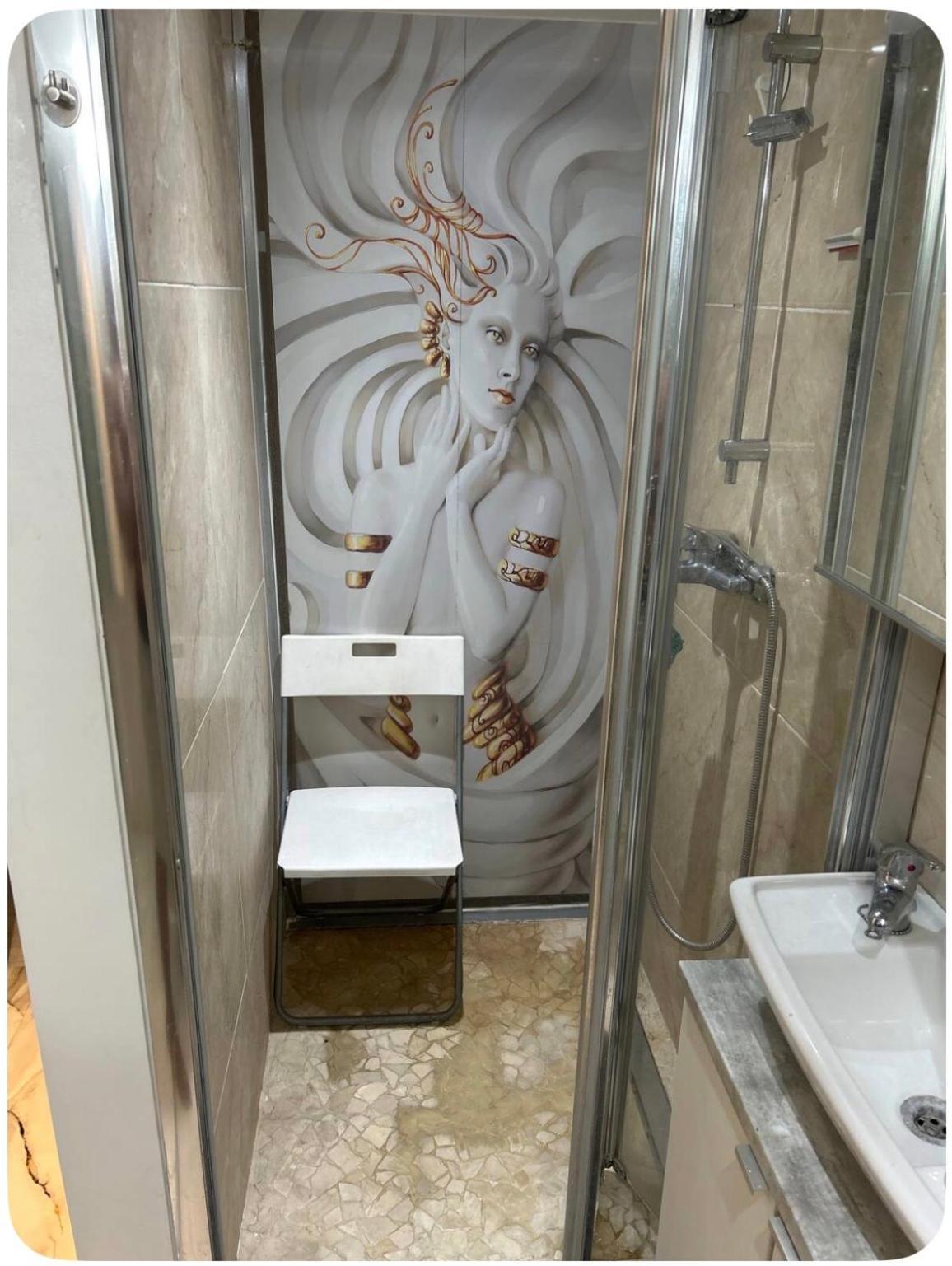 Belle A Sous Pente De 1,30 Cm De Hauteur Au Coeur De *