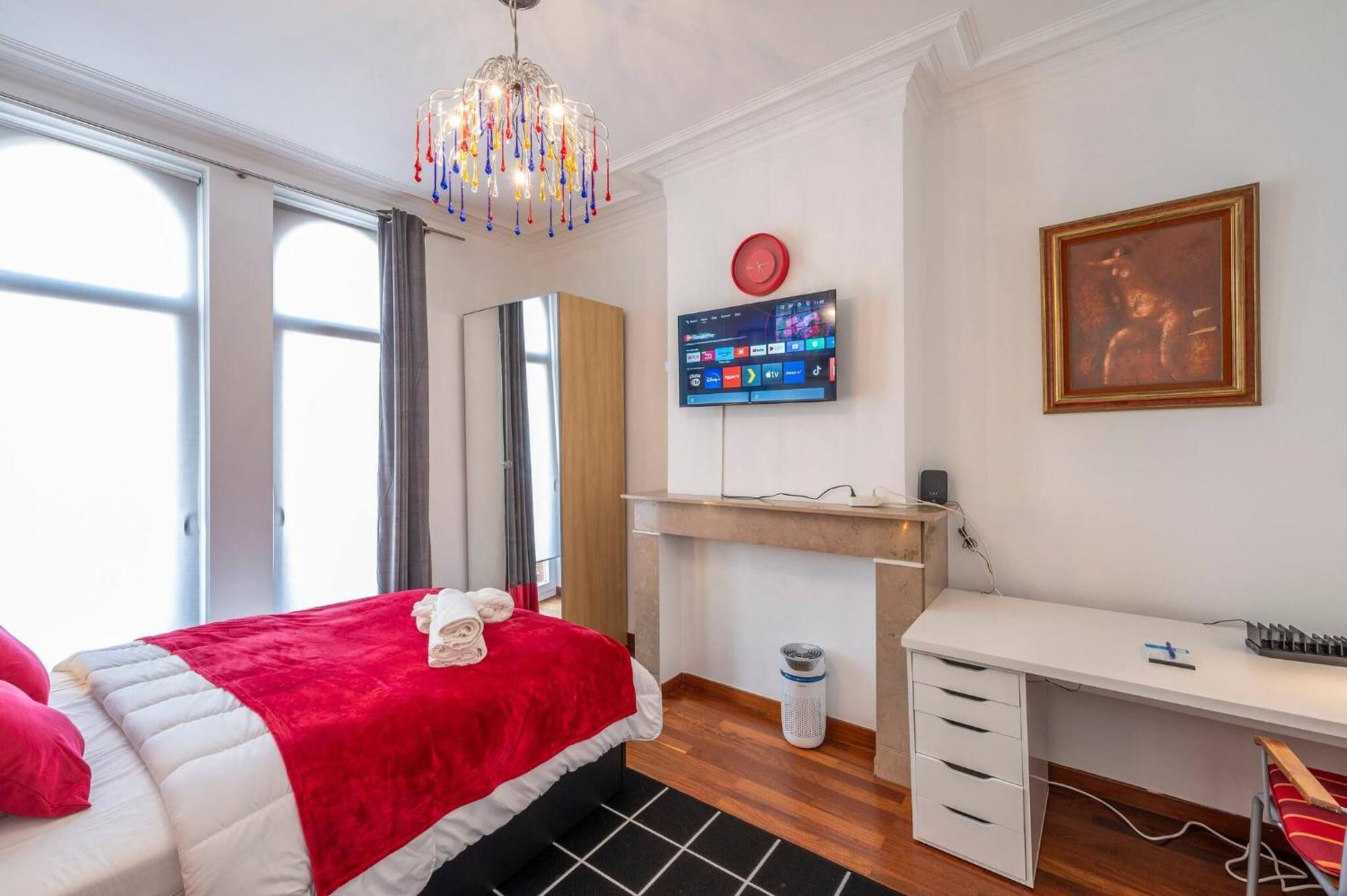 Euro Edens Cosy Historic In Jacuzzi, Garden, Location Guest house 3*