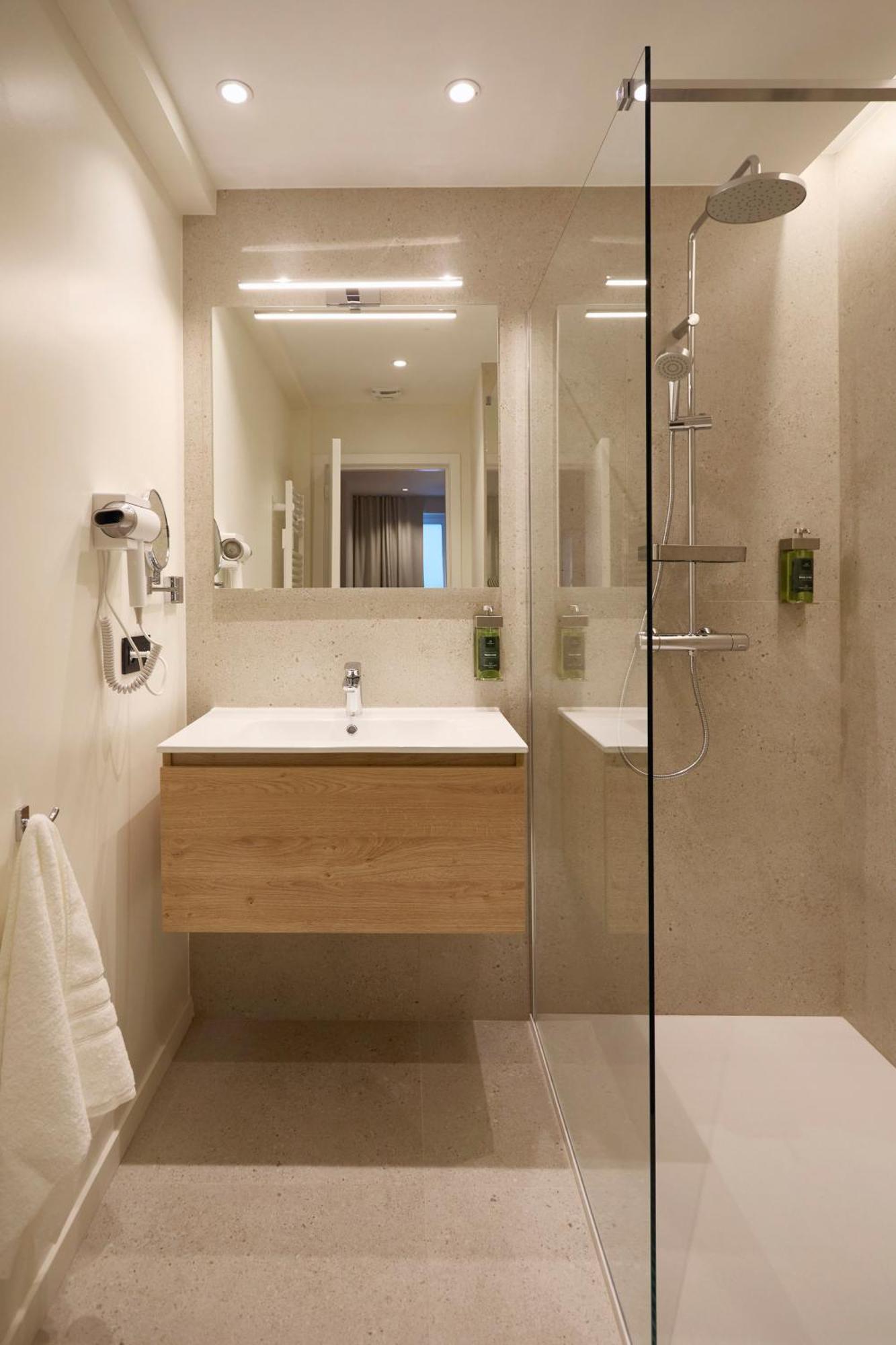 Georges Henri Aparthotel *