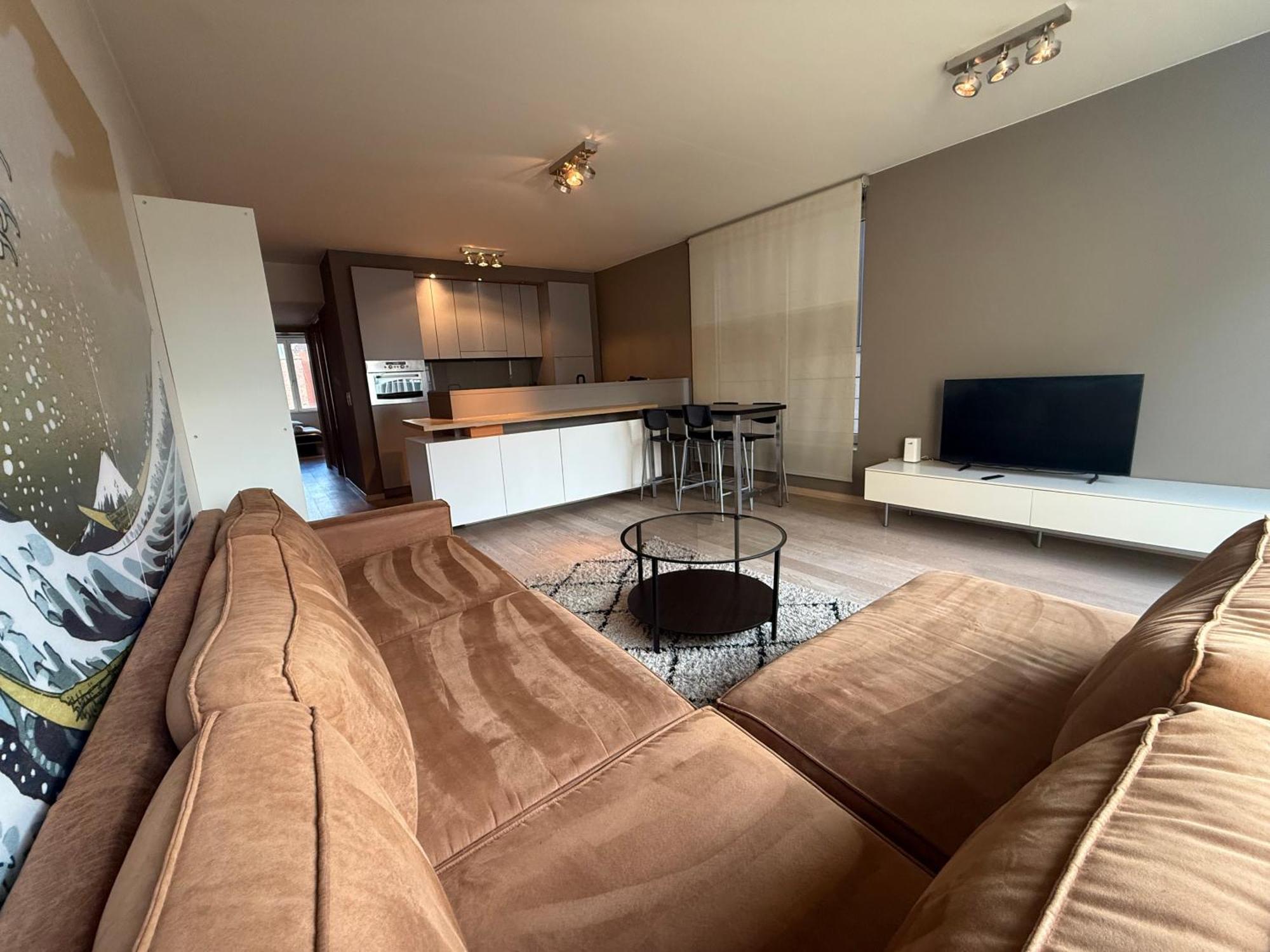 With 2 Bedrooms - Sleeps 6