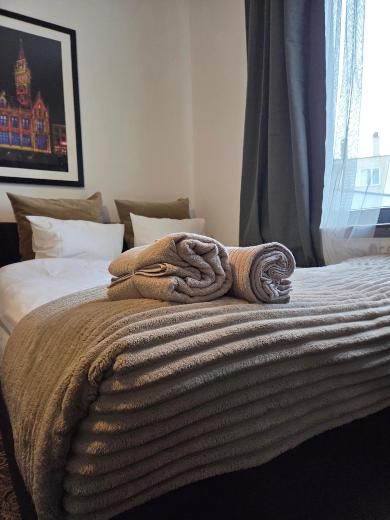 The Amber Lounge, 1040 Apartment *