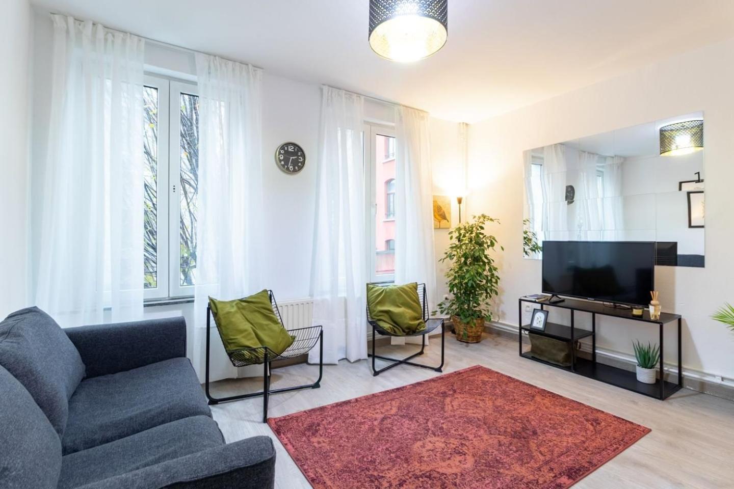 Apartment Over Two Floors For 5 Guests Near Midi & Grand Place *