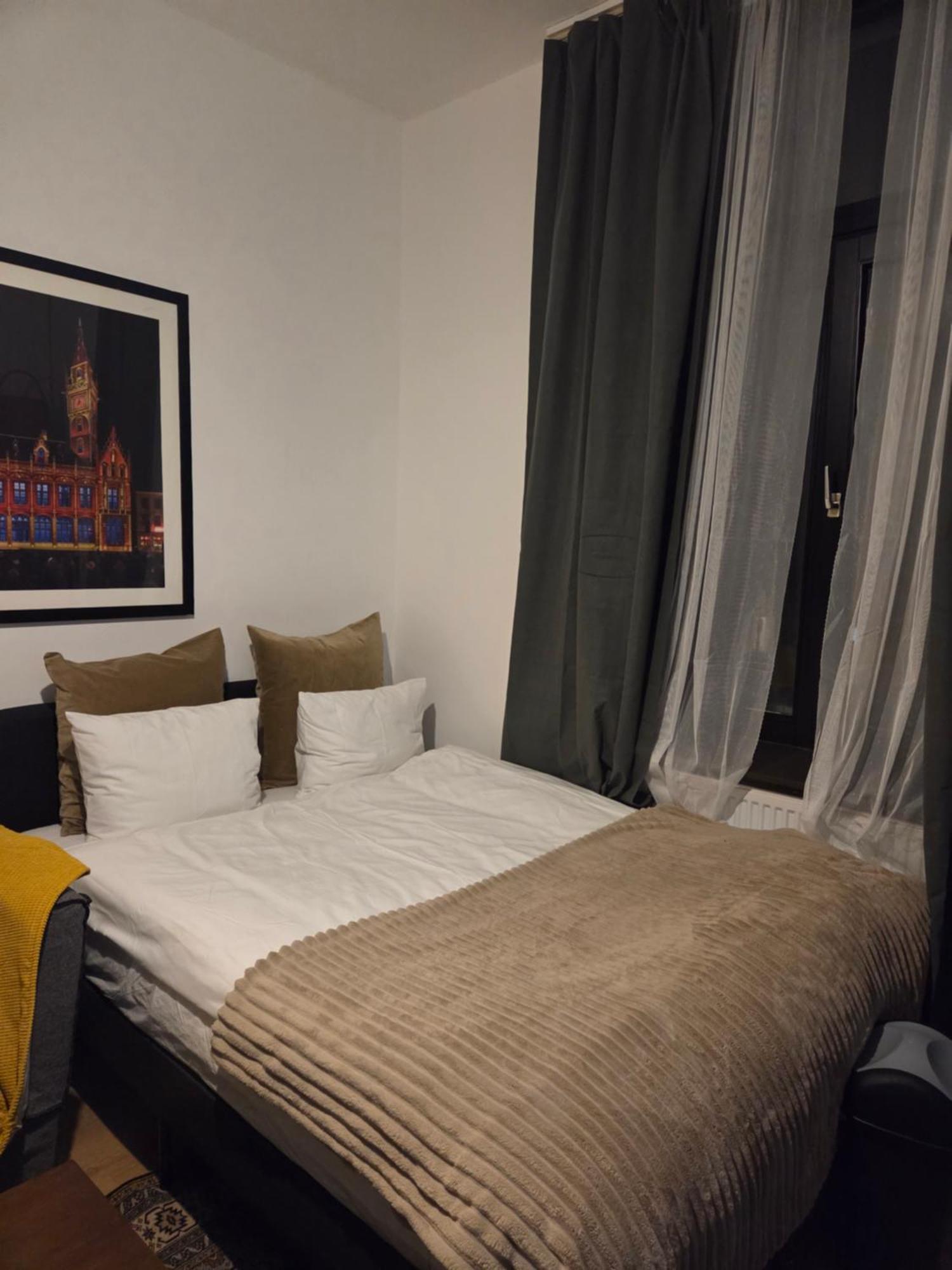 The Amber Lounge, 1040 Apartment *