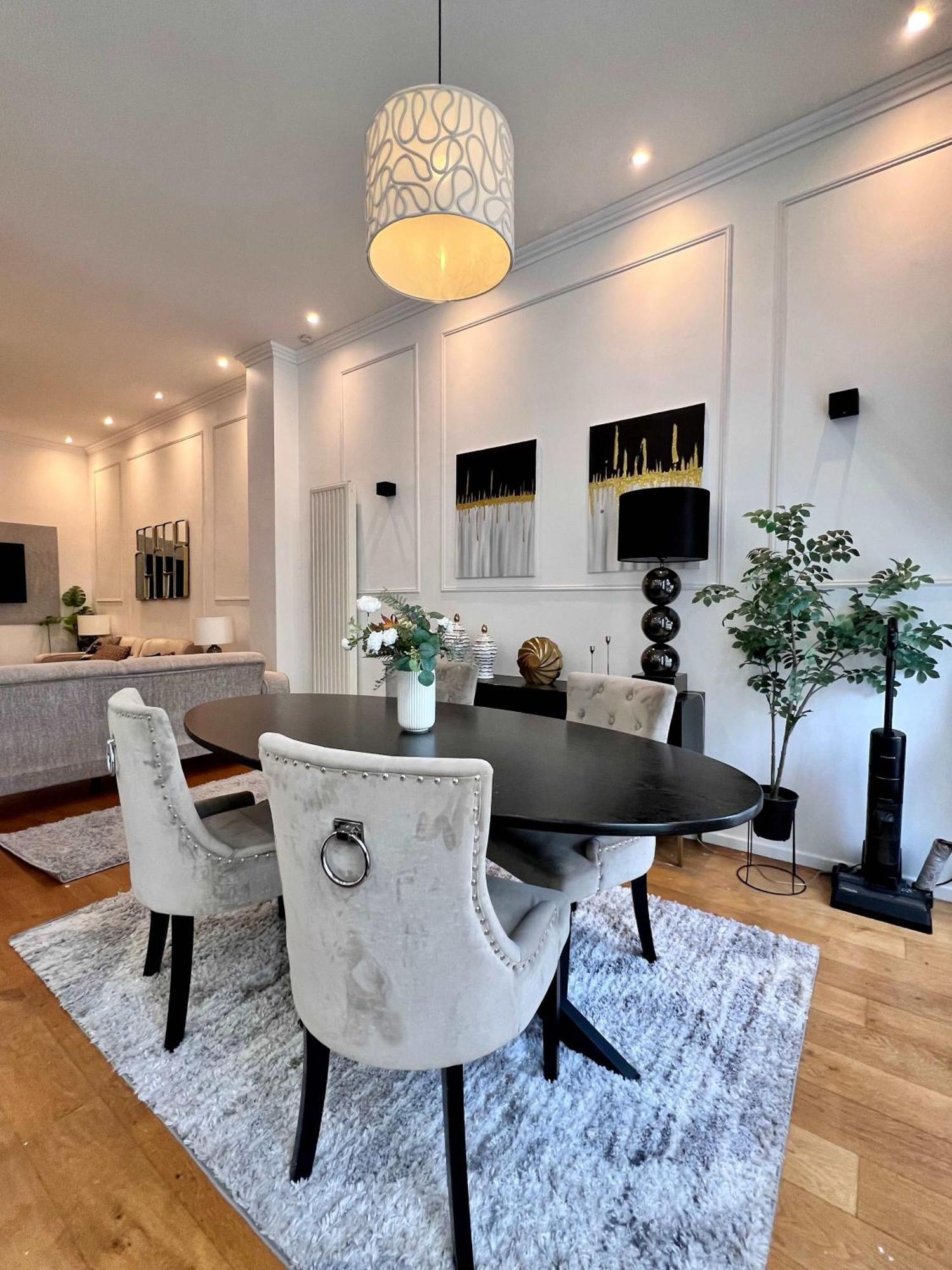 Cosy Family For Up To 9 Guests Near Midi Station Brussels