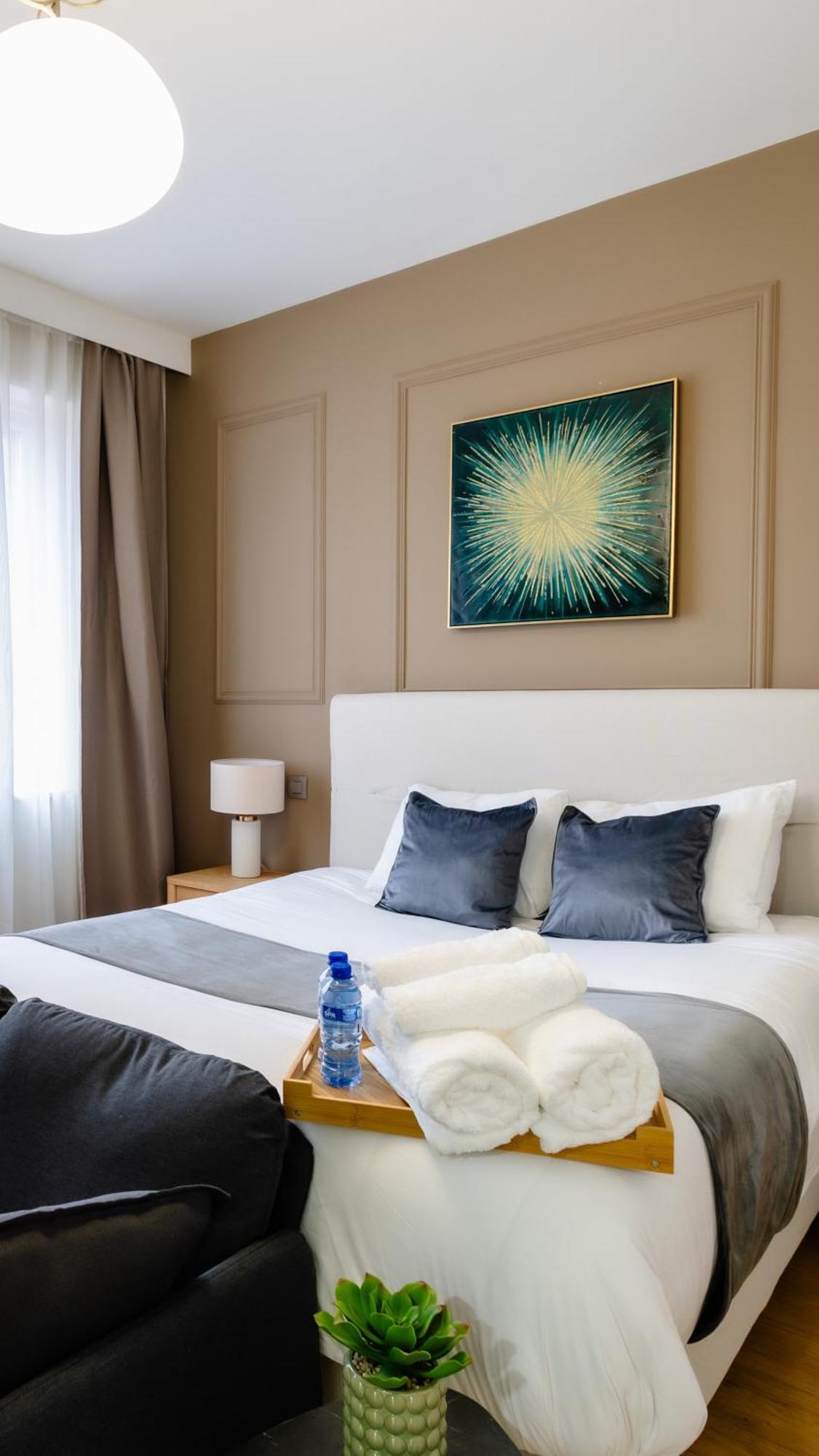 Apartment - Centre-ville - 2min De Metro - 401