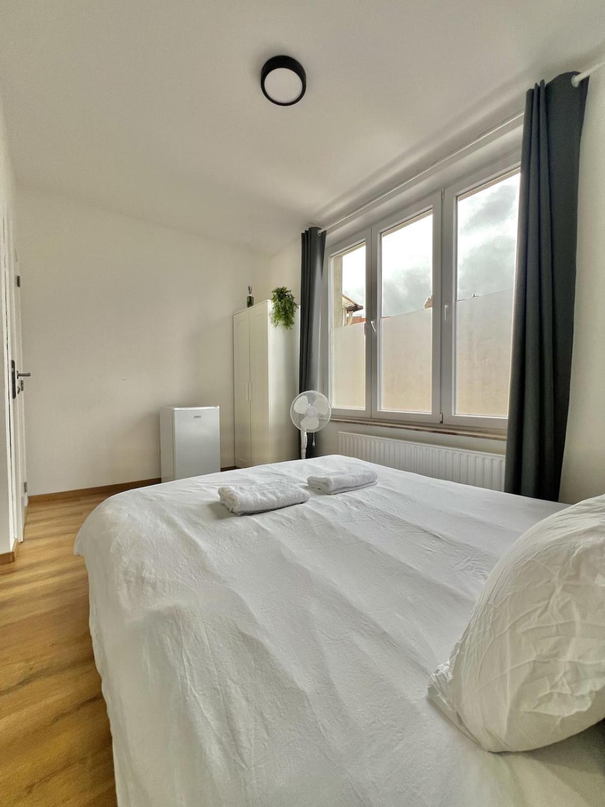 Spacious For 6 Near Center Of *