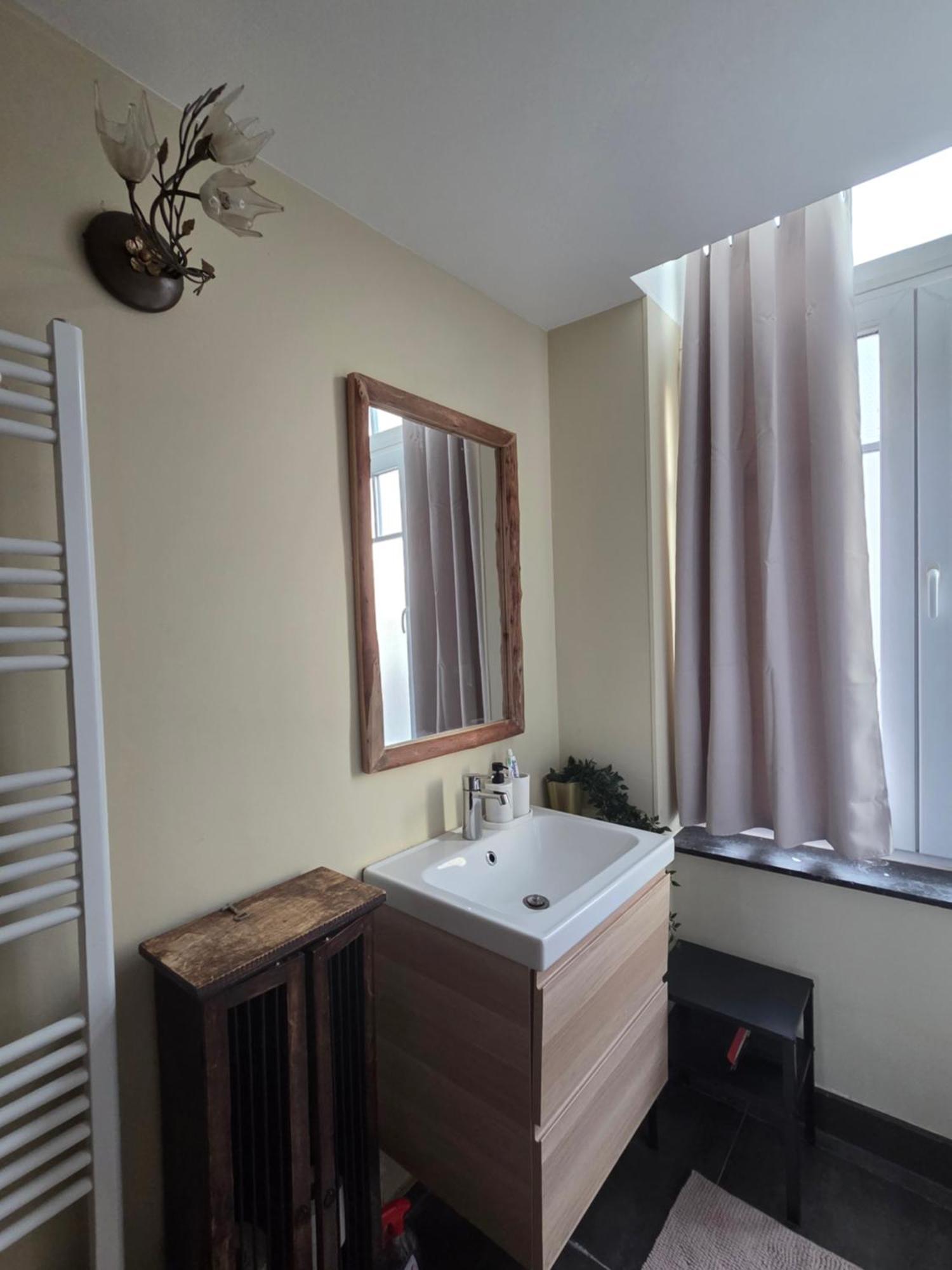 The Amber Lounge, 1040 Apartment