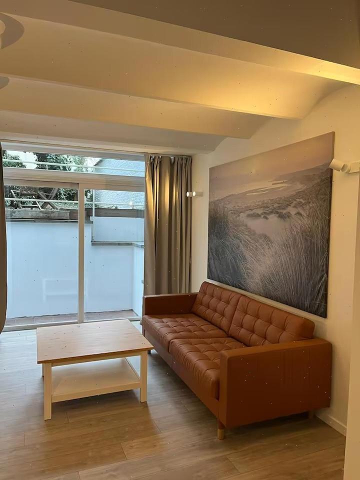 Large 3-bedroom In Apartment *