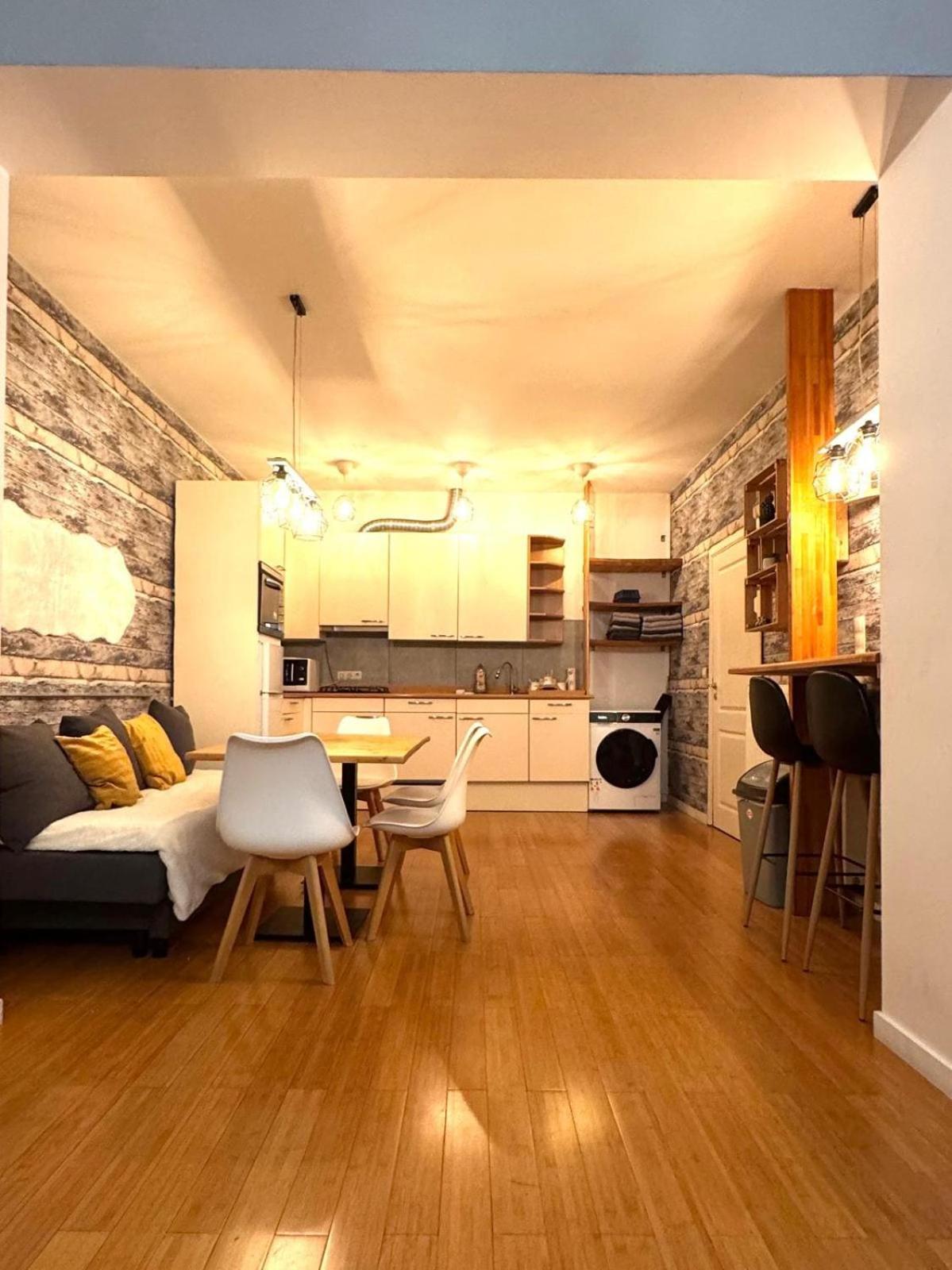 The Cozy Louise Nest *