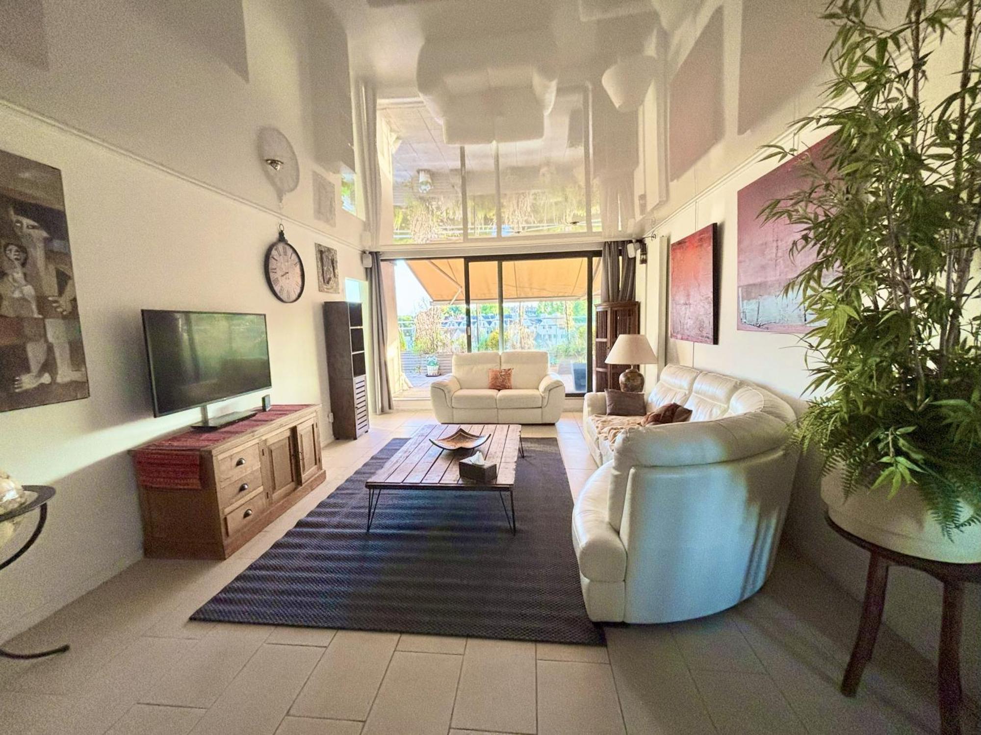 Vaste Et Somptueux A