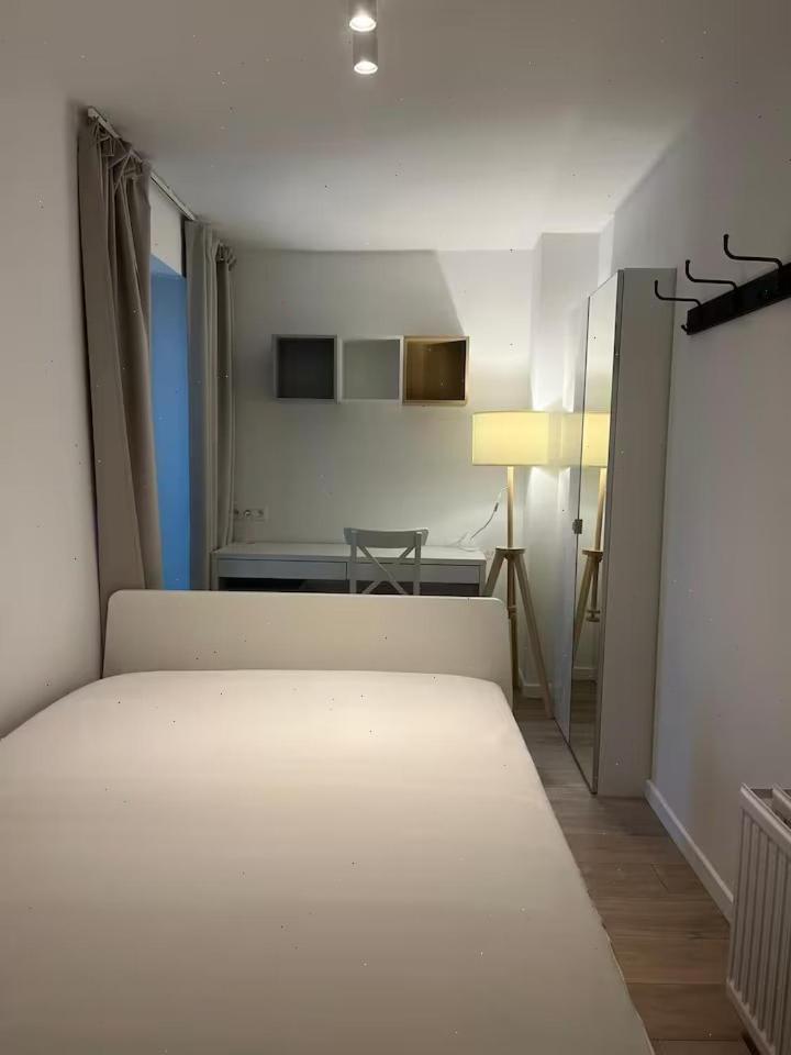 Apartment Large 3-bedroom In *