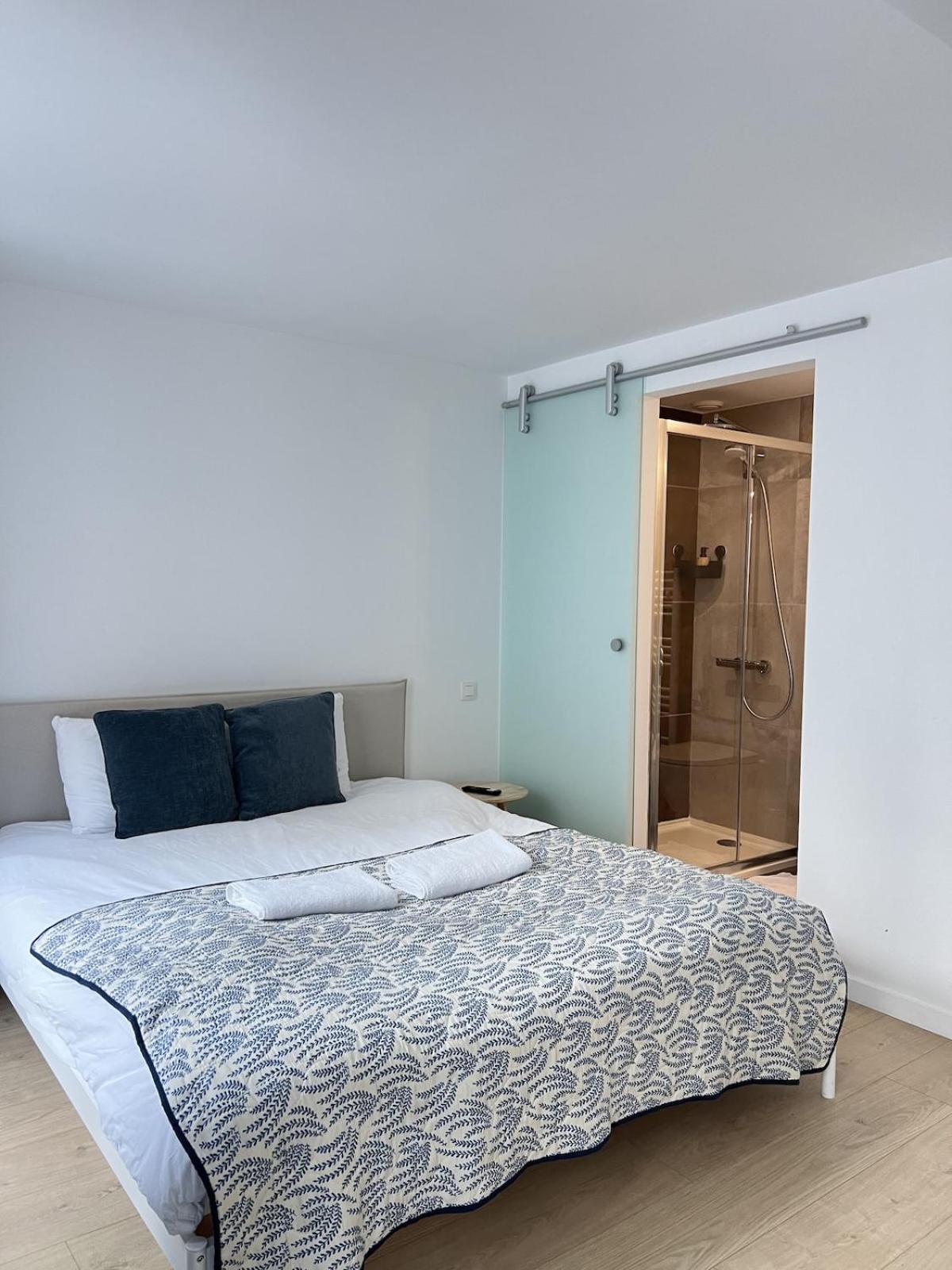 Modern & Elegant Near Montgomery Apartment