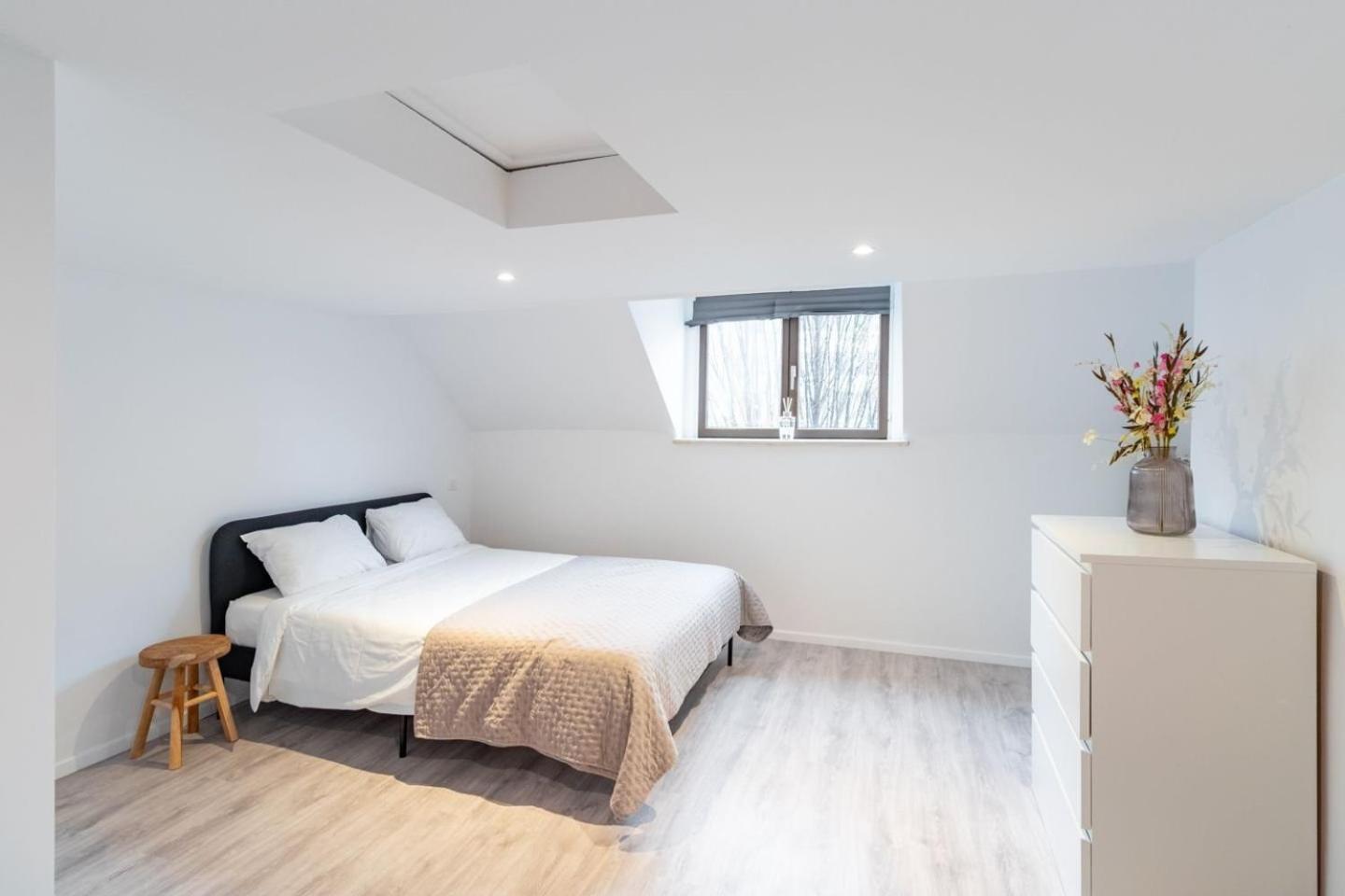 Apartment Over Two Floors For 5 Guests Near Midi & Grand Place *