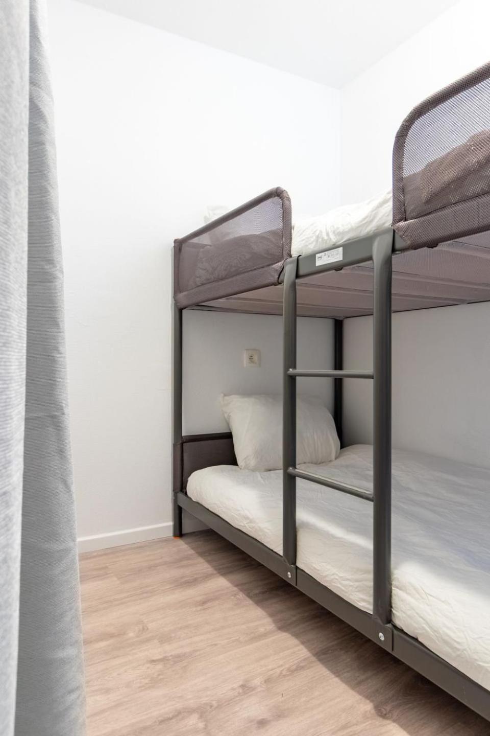 Over Two Floors For 5 Guests Near Midi & Grand Place