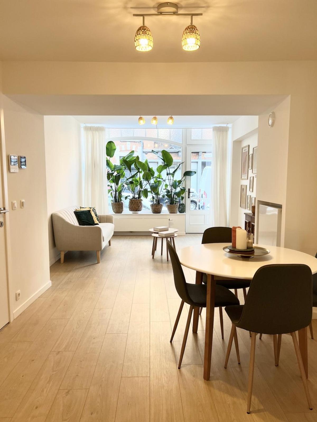 Modern & Elegant Near Montgomery Apartment