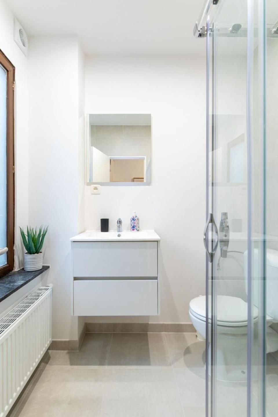 Over Two Floors For 5 Guests Near Midi & Grand Place Apartment *