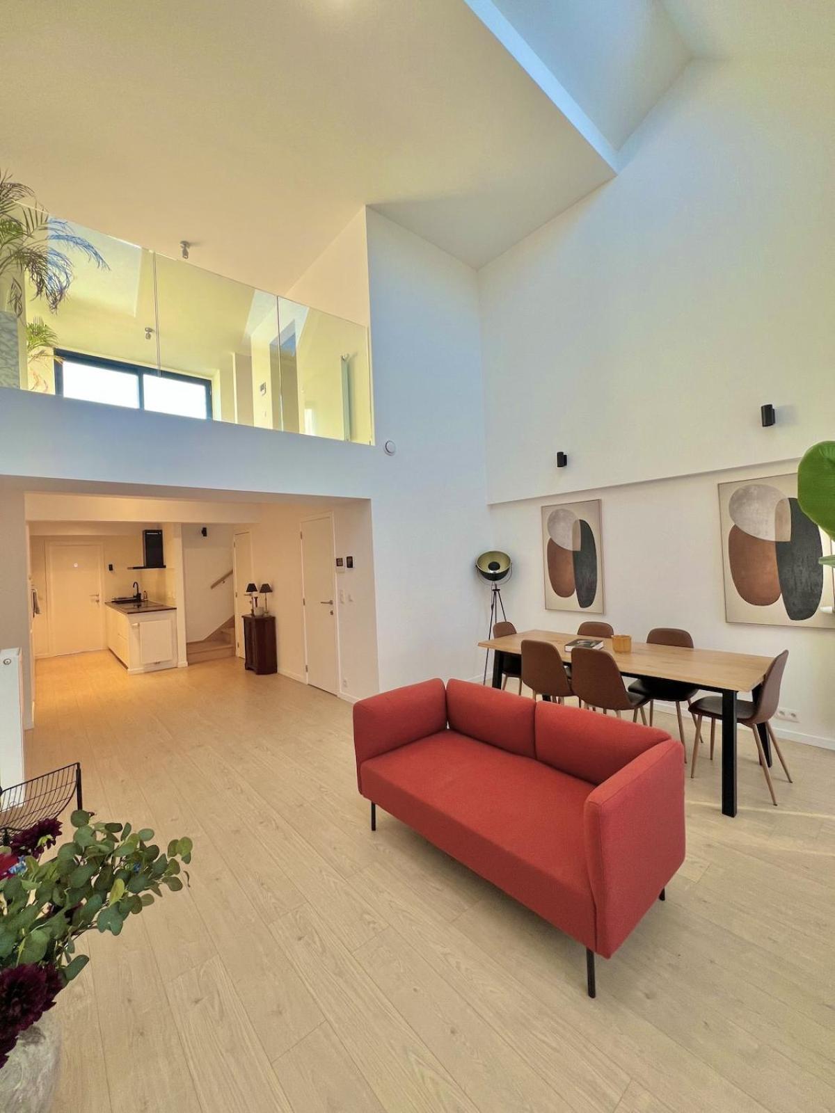 Chic & Bright Near Montgomery *