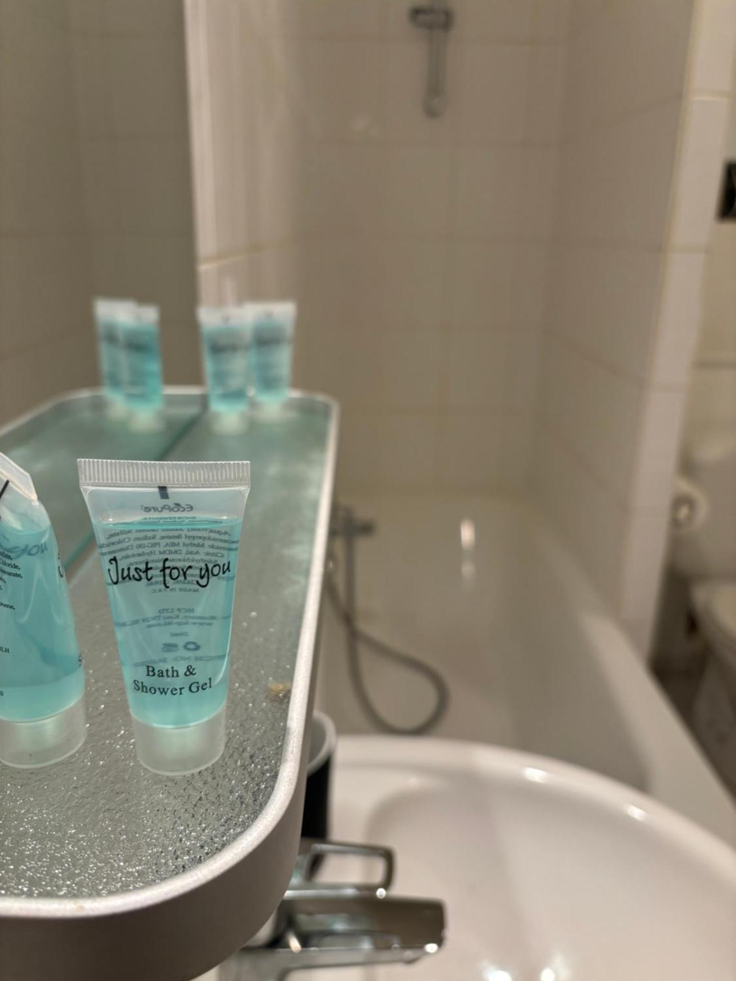 Modern 1br And Sofa Bed Near Airport Apartment *