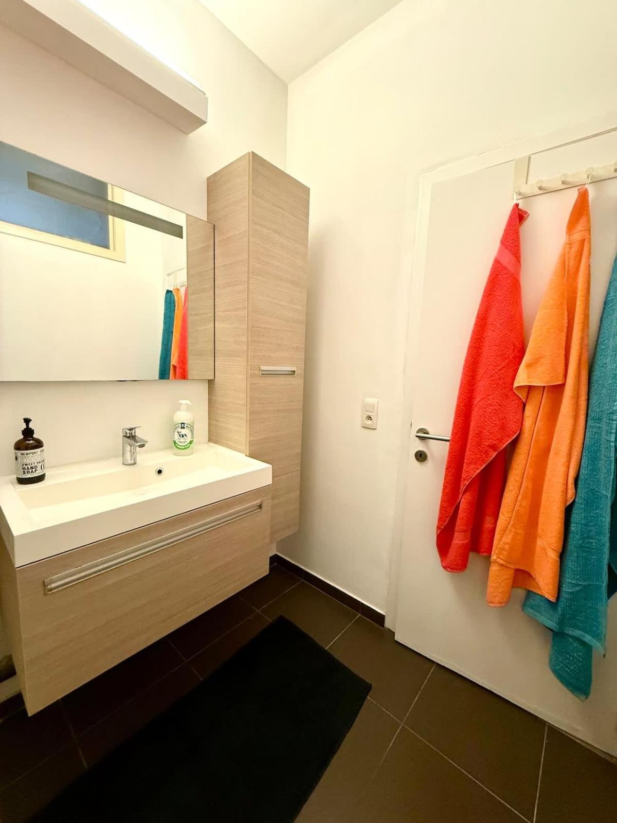 3 Min To The Grand-place 6 Min To Manneken Pis & Sleeps 6 Apartment