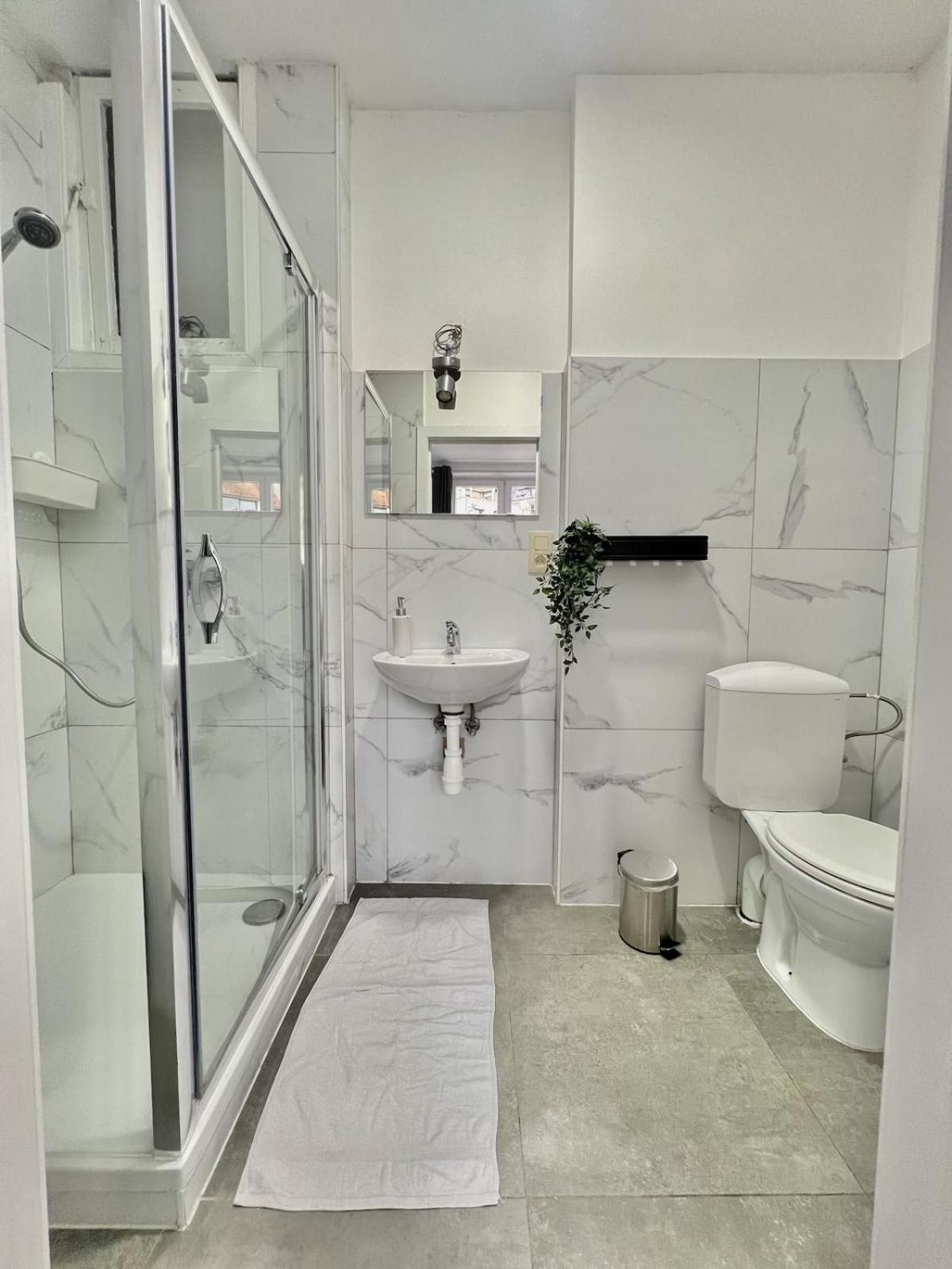 Apartment Spacious For 6 Near Center Of *