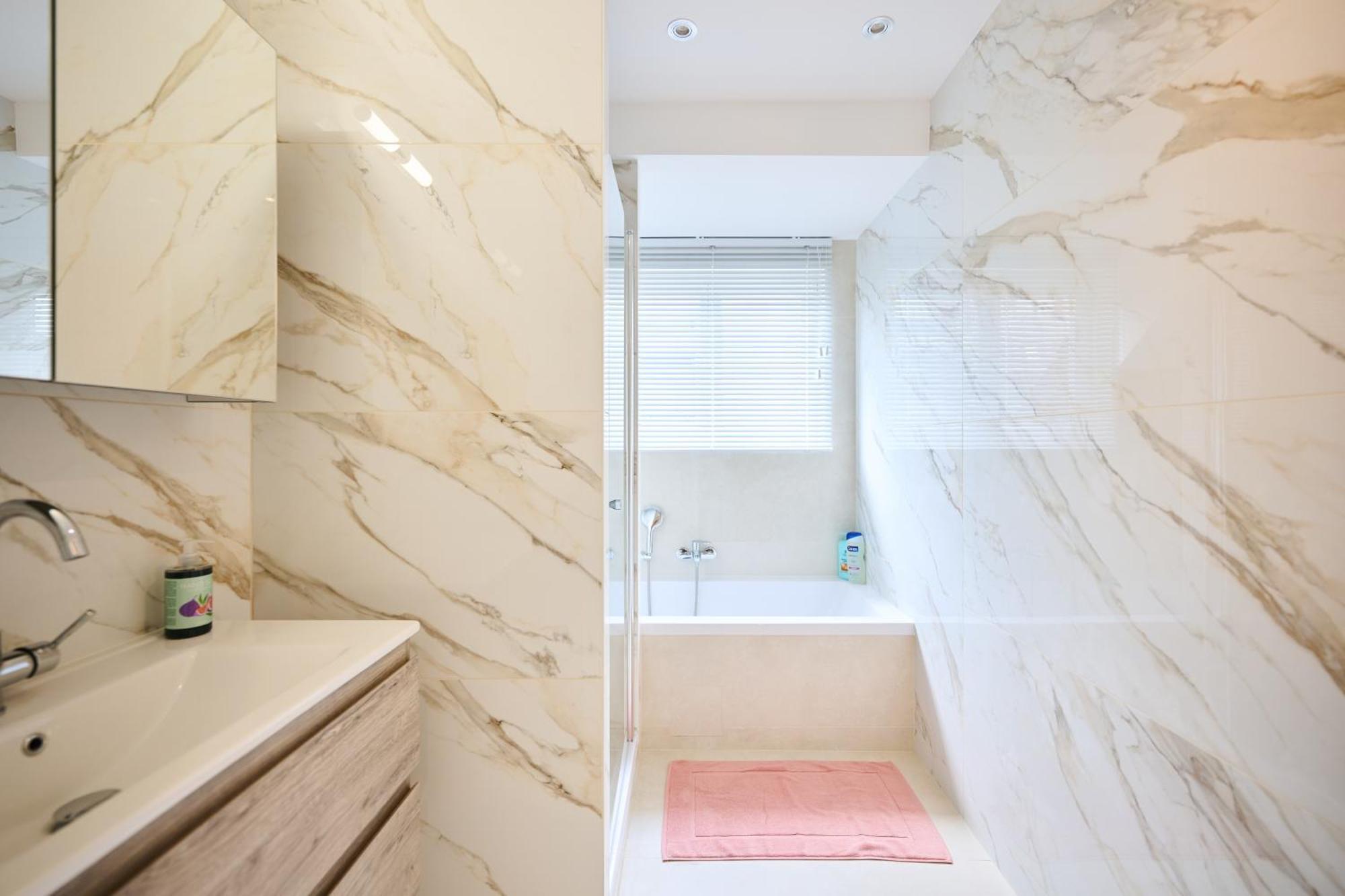 Apartment Gallery Louise 2 *