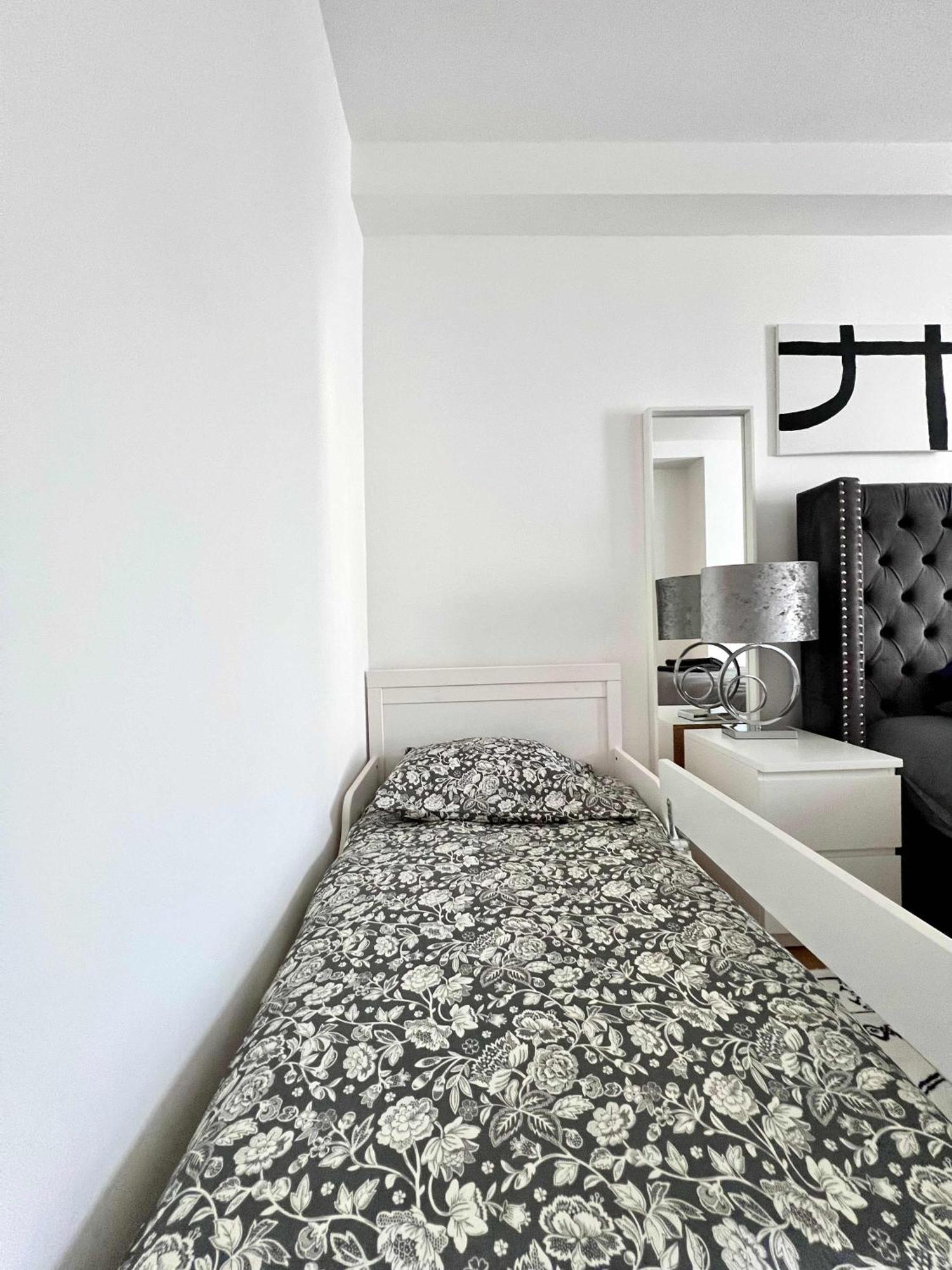 Cosy Family For Up To 9 Guests Near Midi Station *