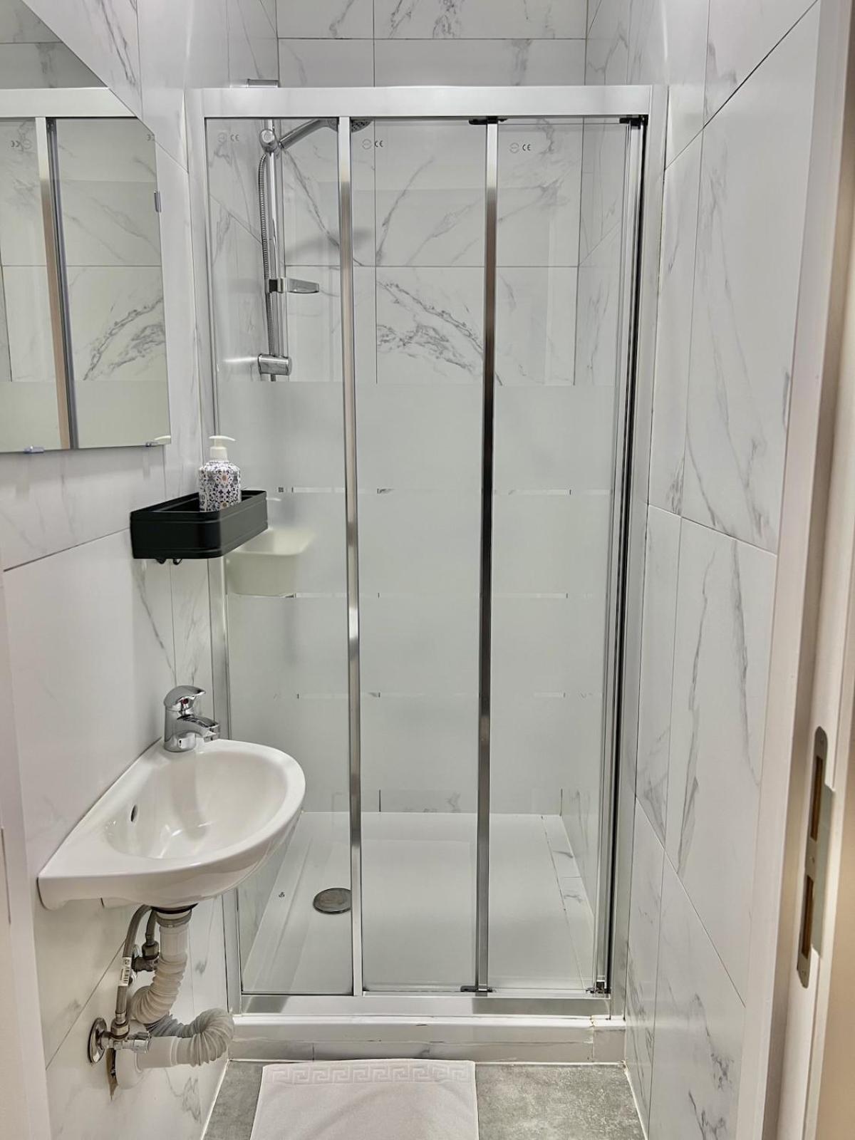 Spacious For 6 Near Center Of Apartment *