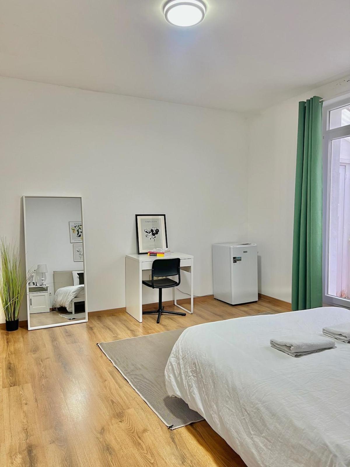 Spacious For 6 Near Center Of *