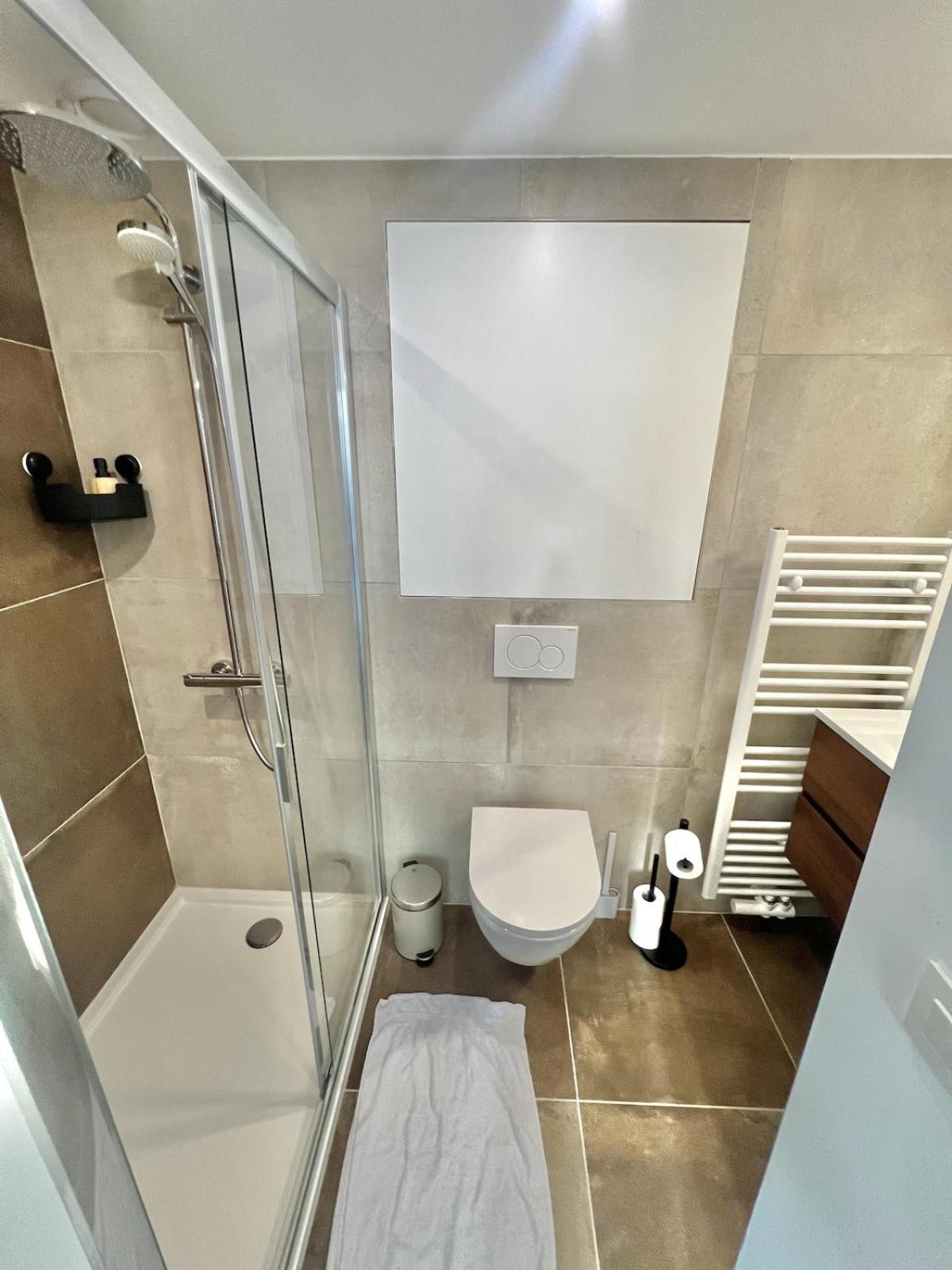 Modern & Elegant Near Montgomery