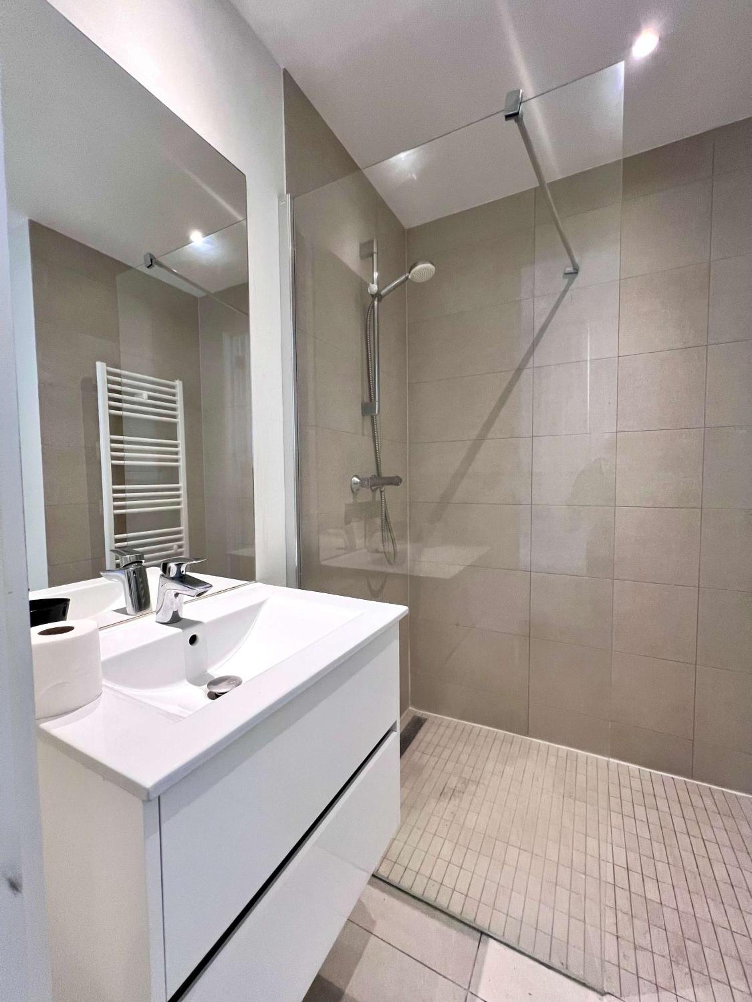 Lovely With Balcony By Grand Place For 4