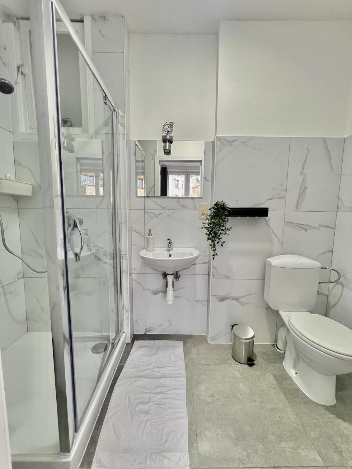 Spacious For 6 Near Center Of * Brussels