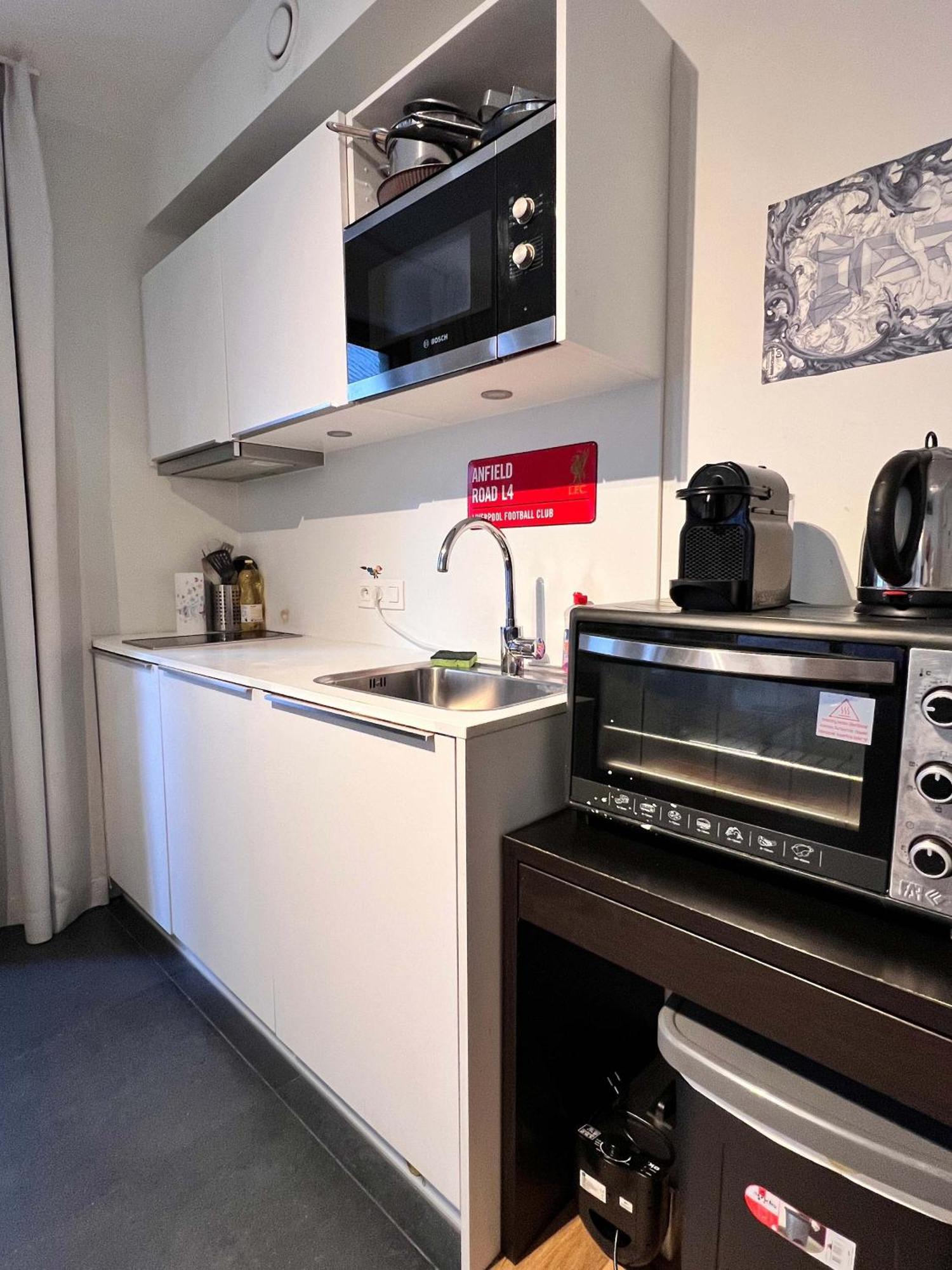 Lovely With Balcony By Grand Place For 4 Apartment *