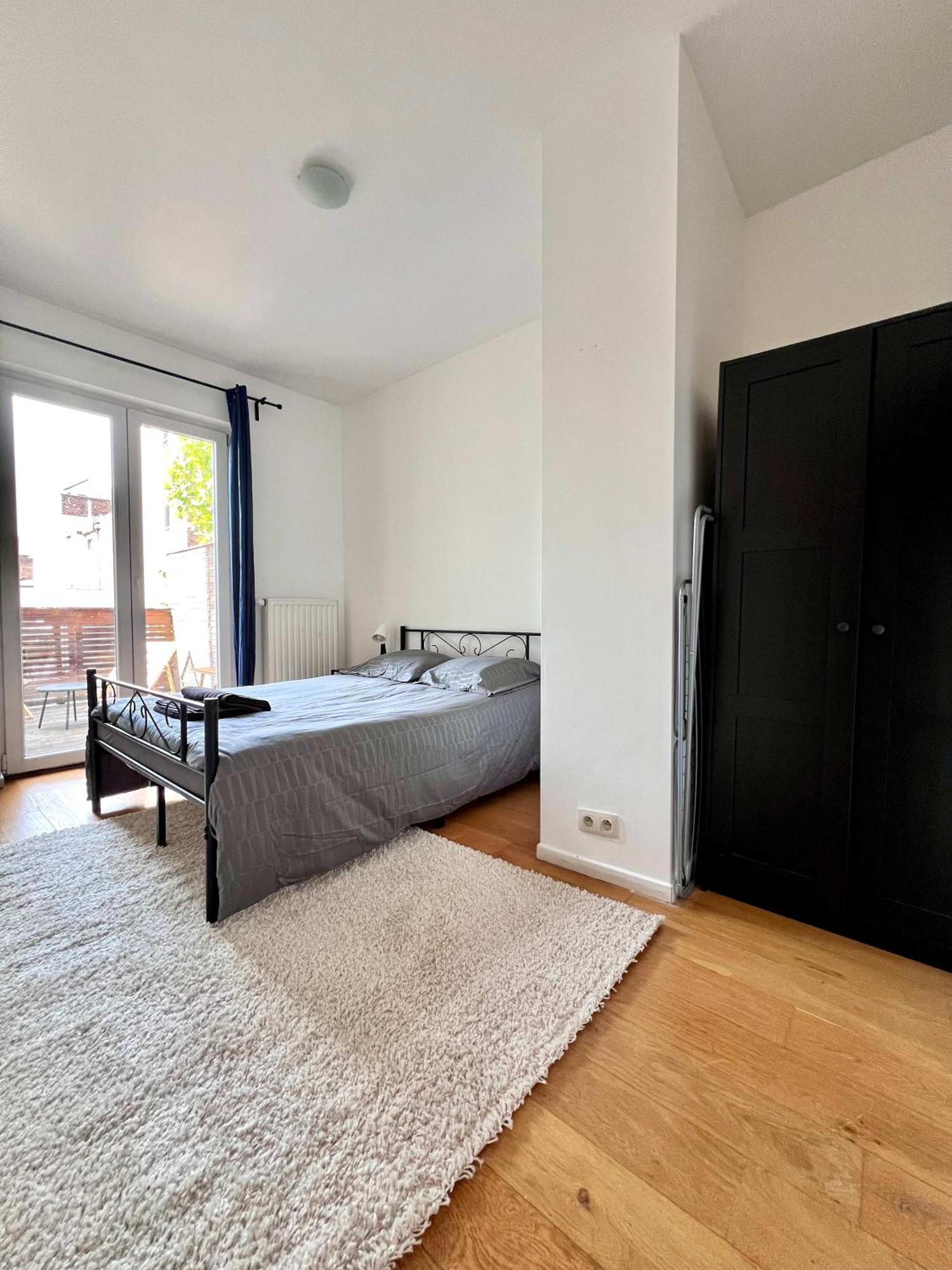 Cosy Family For Up To 9 Guests Near Midi Station Brussels