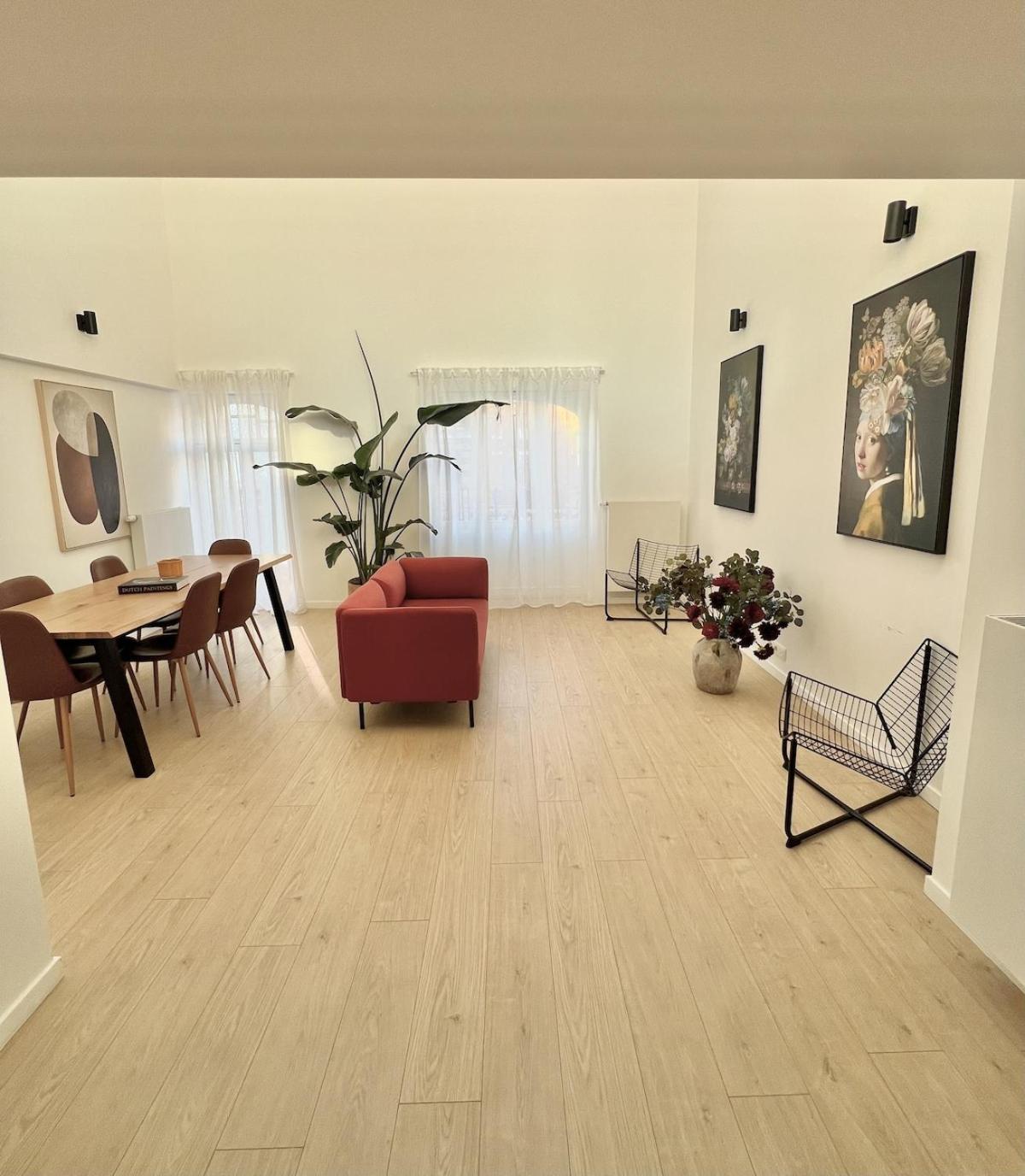 Chic & Bright Near Montgomery *