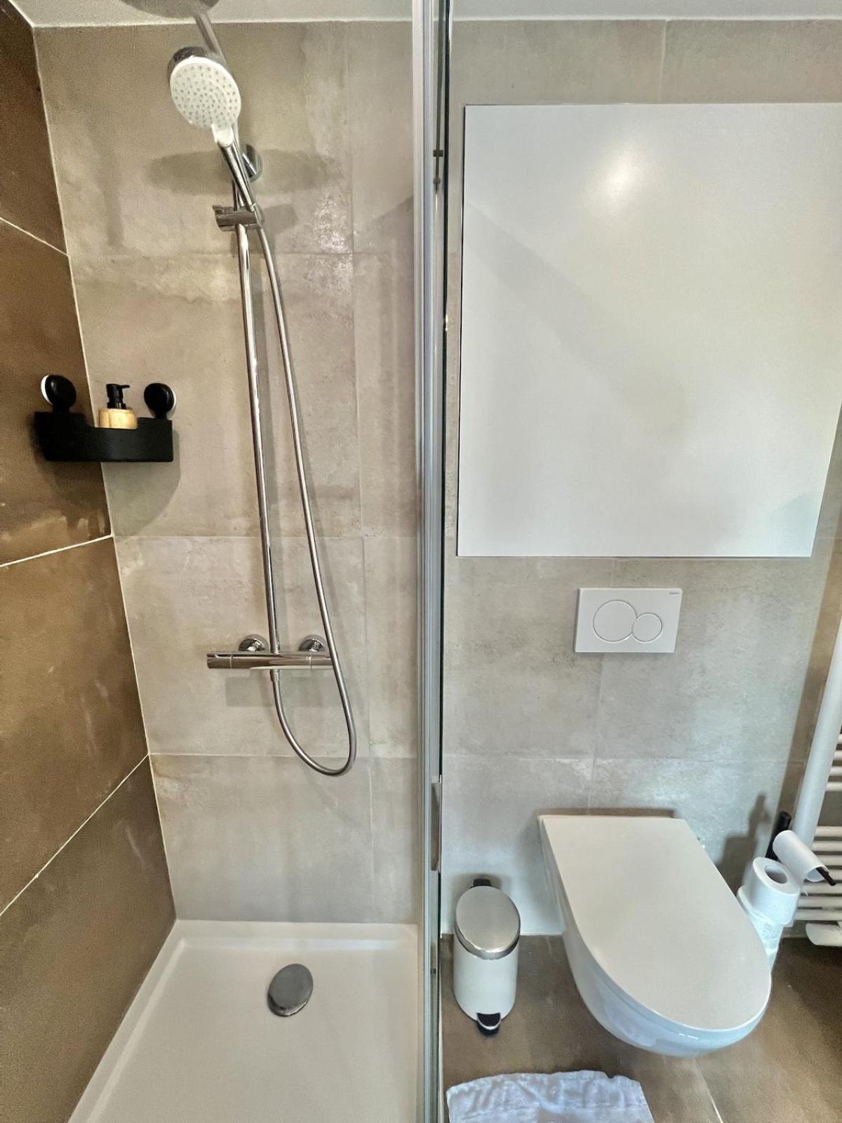 Apartment Chic & Bright Near Montgomery *