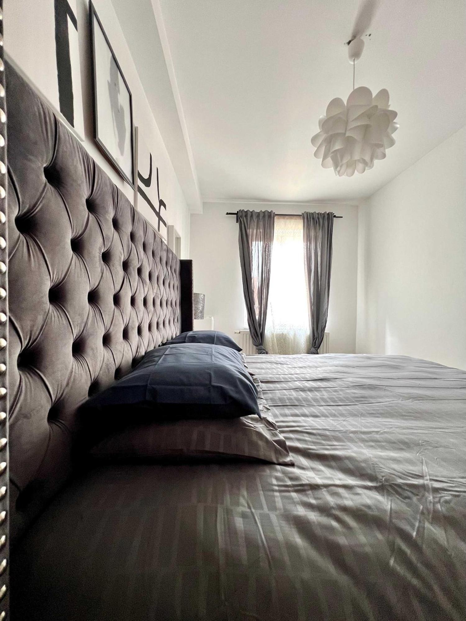 Cosy Family For Up To 9 Guests Near Midi Station Brussels