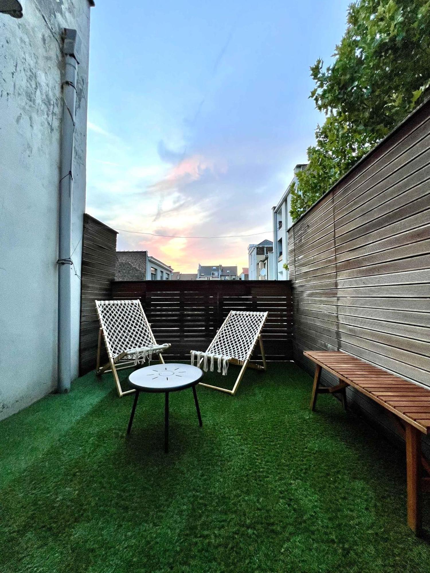Cosy Family For Up To 9 Guests Near Midi Station Apartment