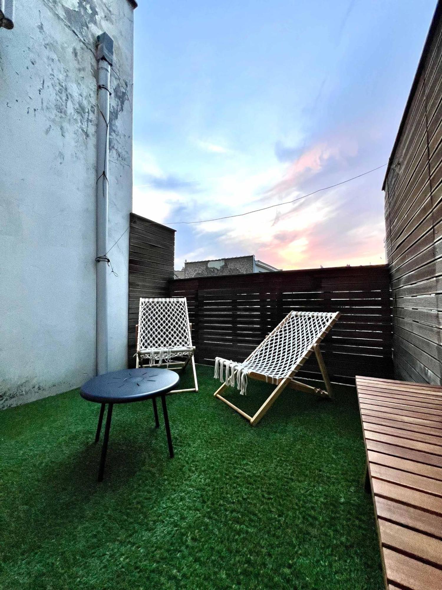 Cosy Family For Up To 9 Guests Near Midi Station Apartment