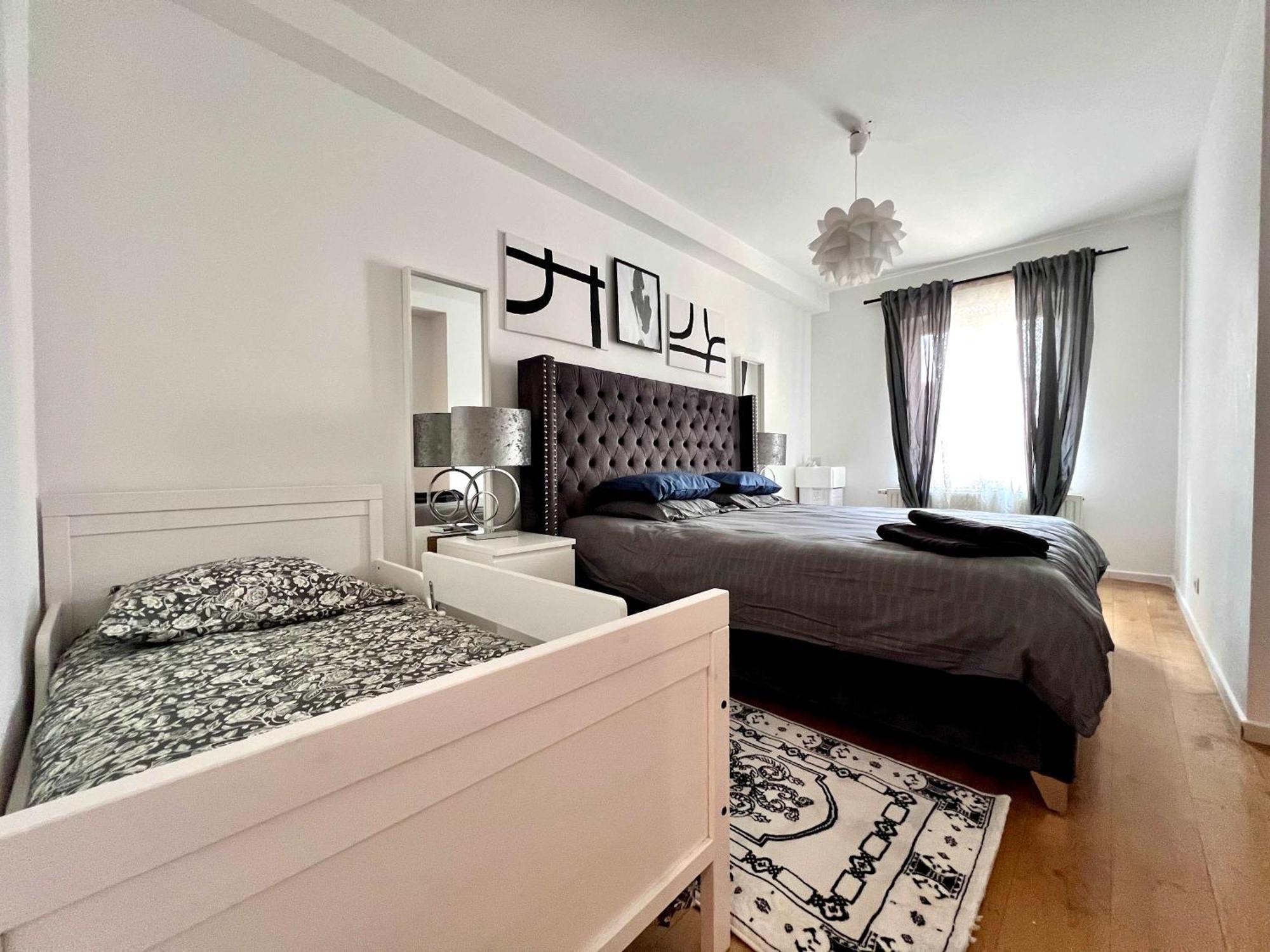 Cosy Family For Up To 9 Guests Near Midi Station Brussels
