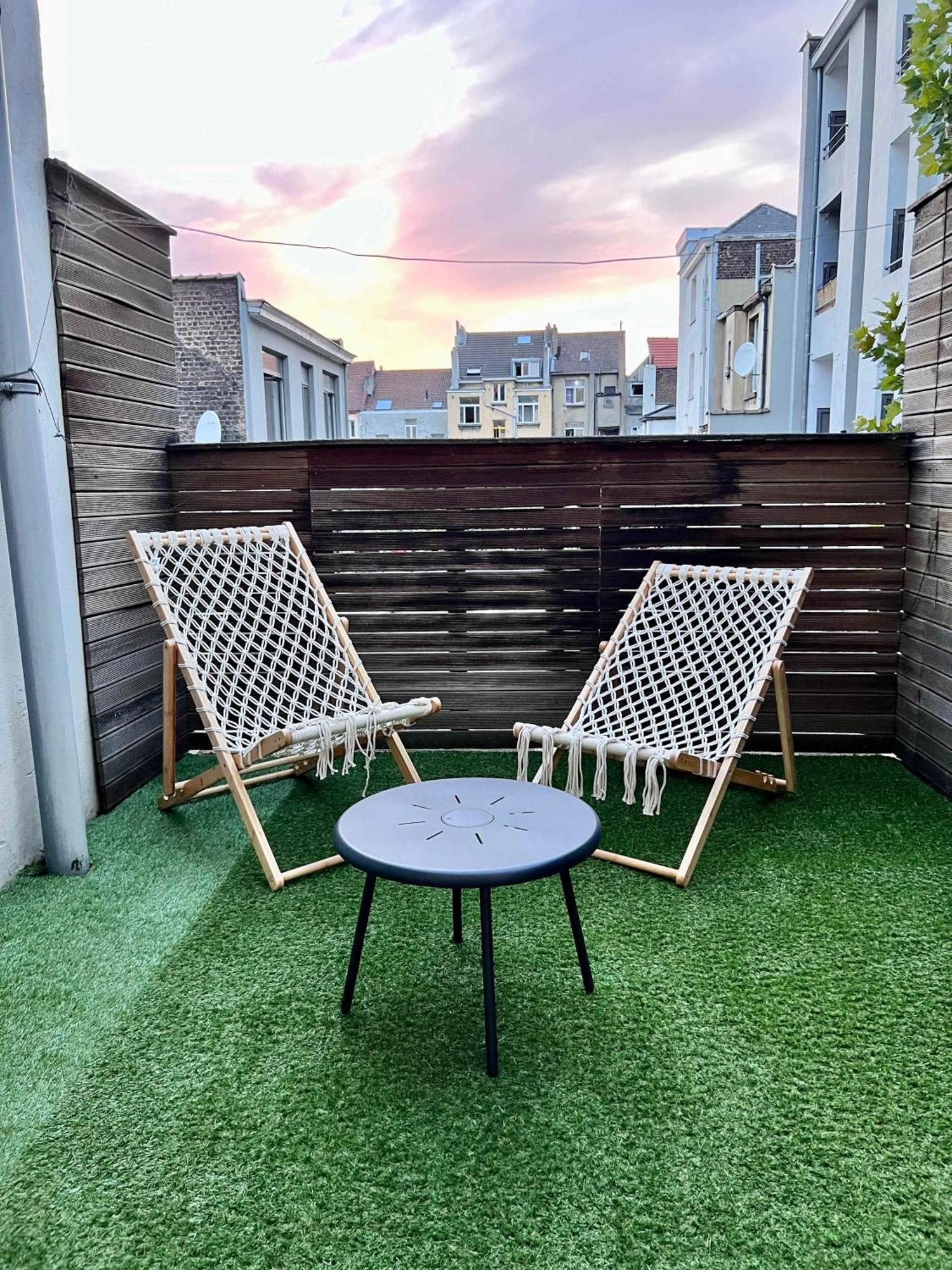 Cosy Family For Up To 9 Guests Near Midi Station Apartment