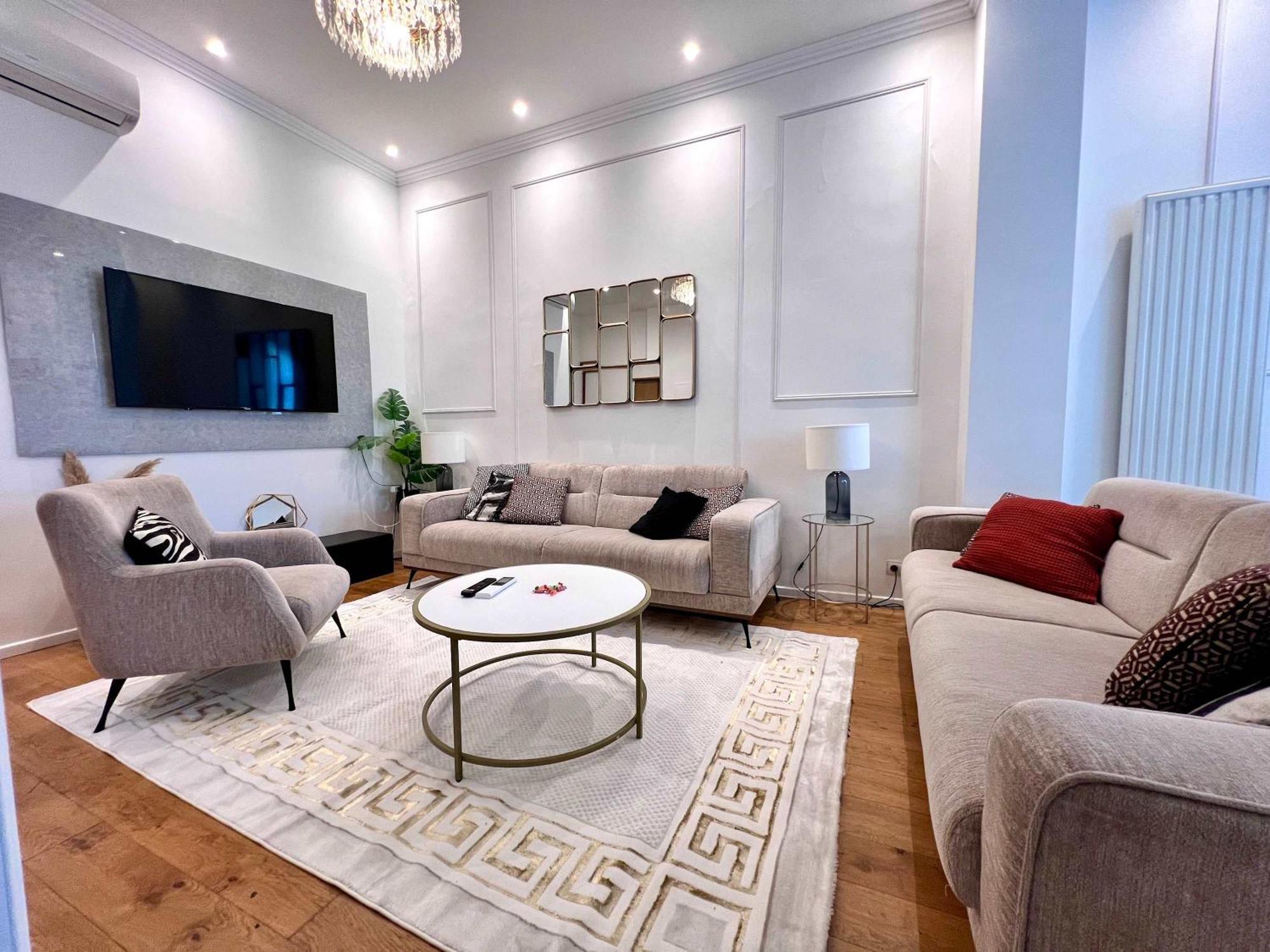 Cosy Family For Up To 9 Guests Near Midi Station Apartment