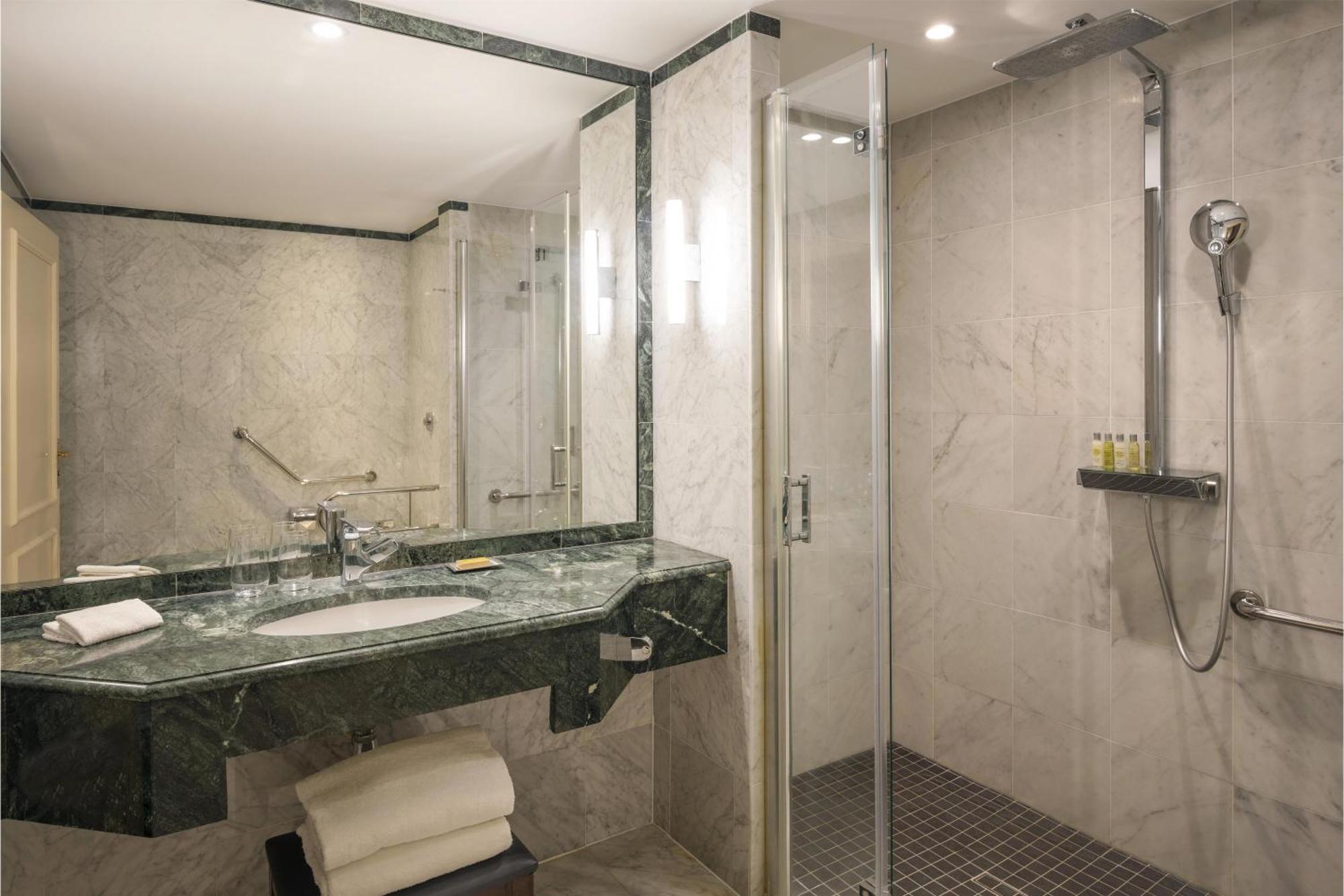 Hilton Grand Place Hotel 4*
