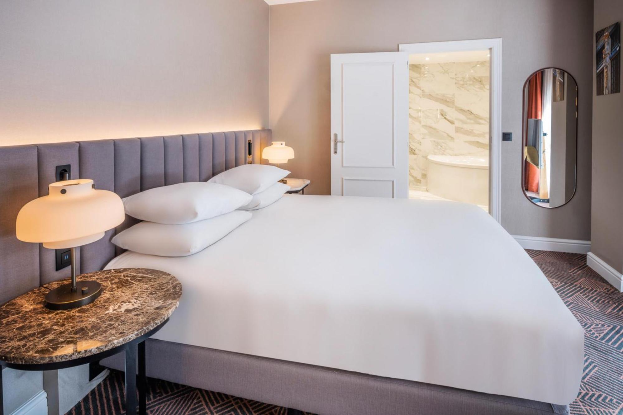 Hilton Grand Place 4*