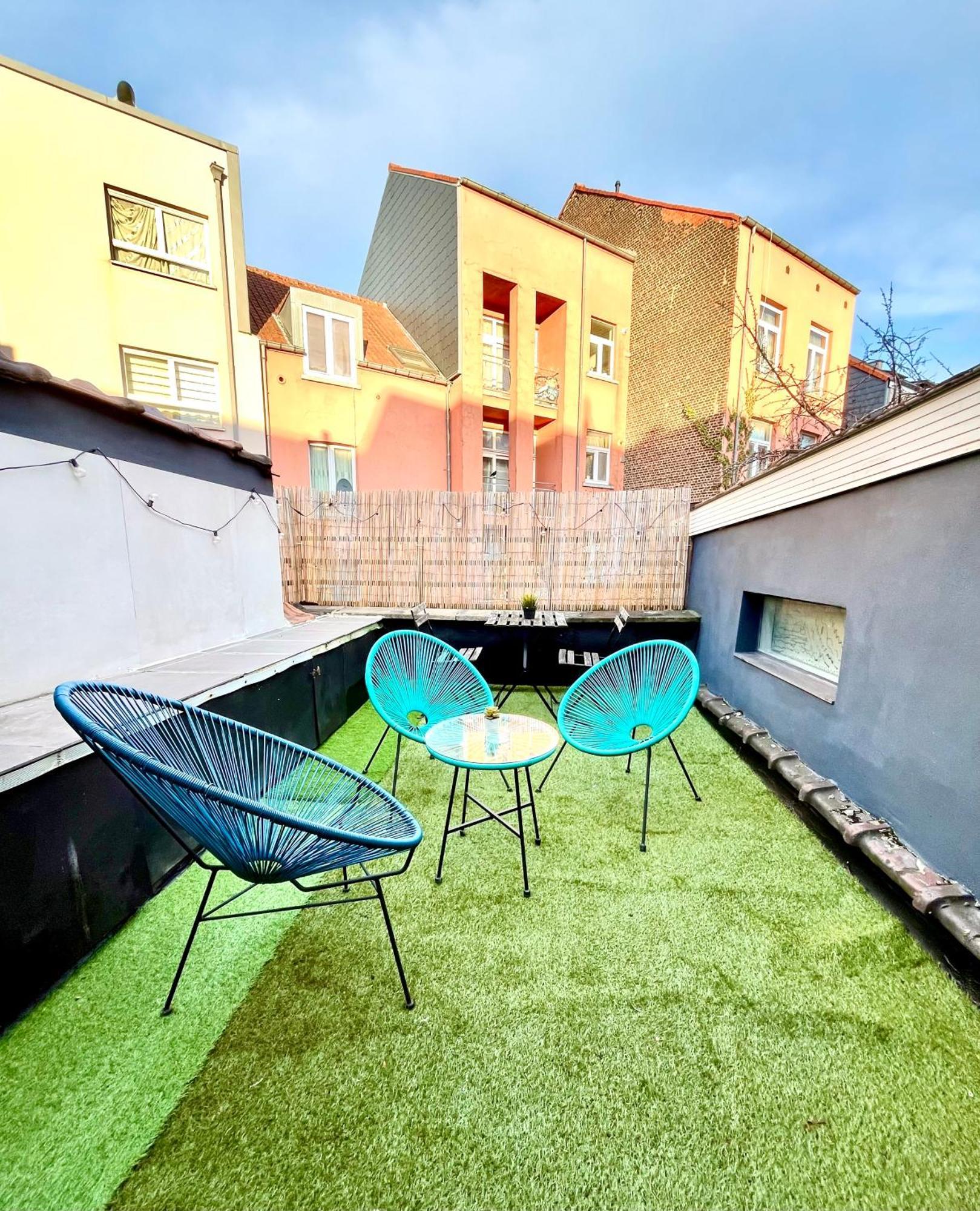 Beautiful Duplex In The Center Of *