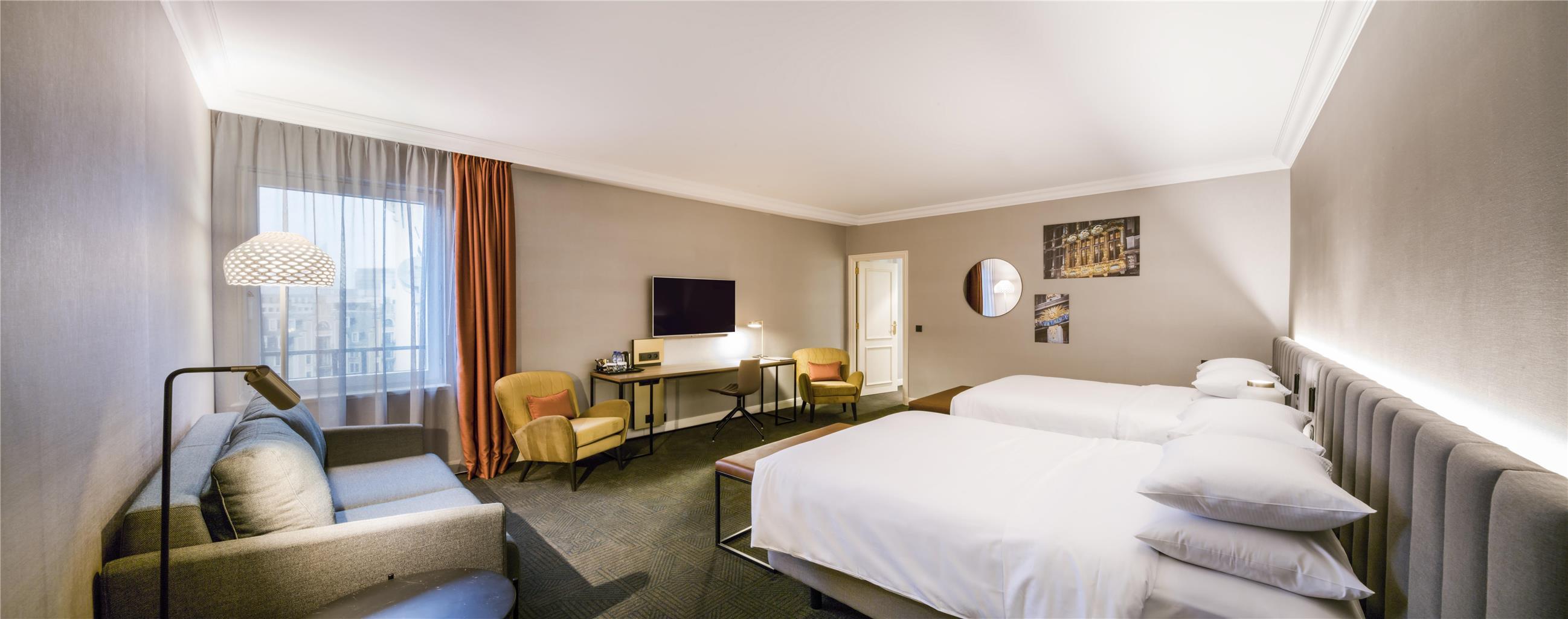 Hilton Grand Place Hotel 4*