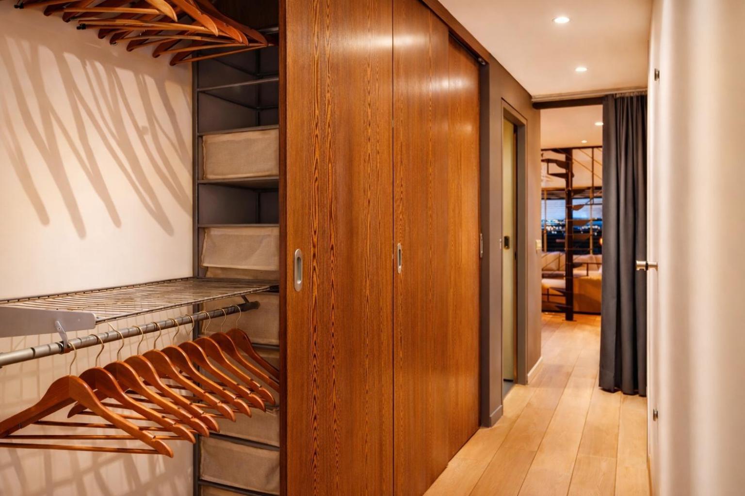 Luxury Loft Duplex Penthouse Of 190m2 & Free Parking !