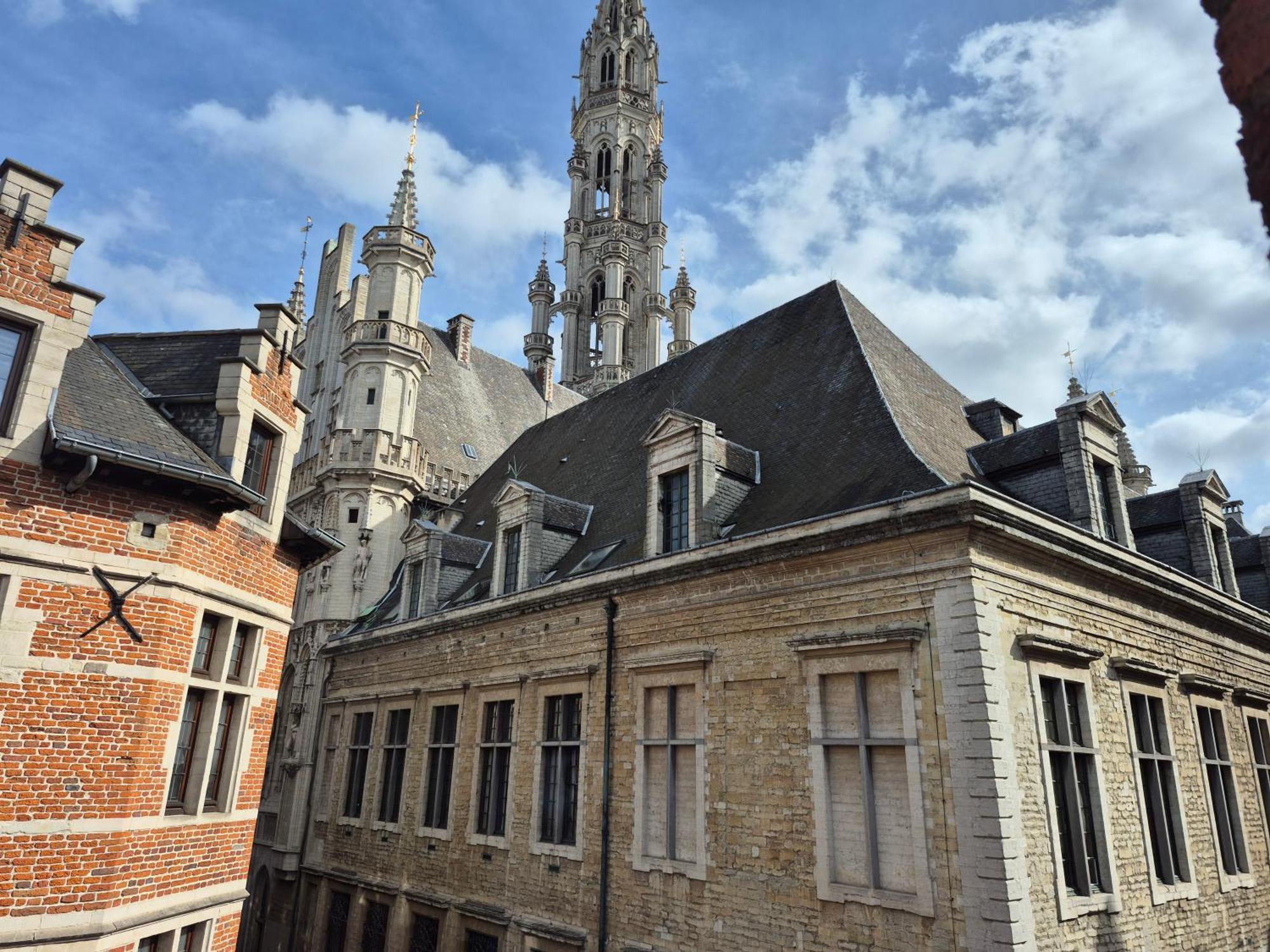 Les Pieds A La Grande Place Apartment