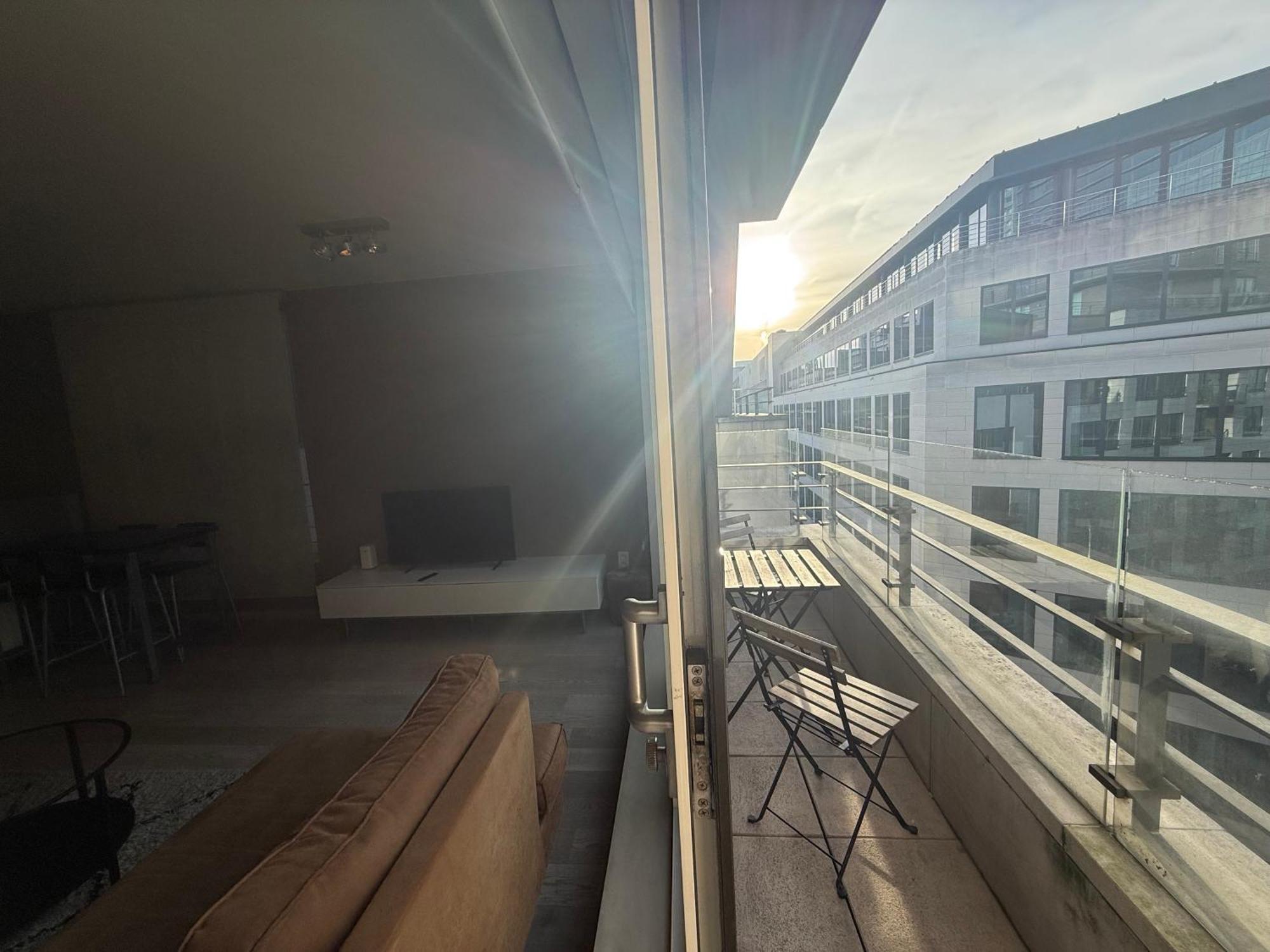 Golden Pearl In Centre Of Apartment *