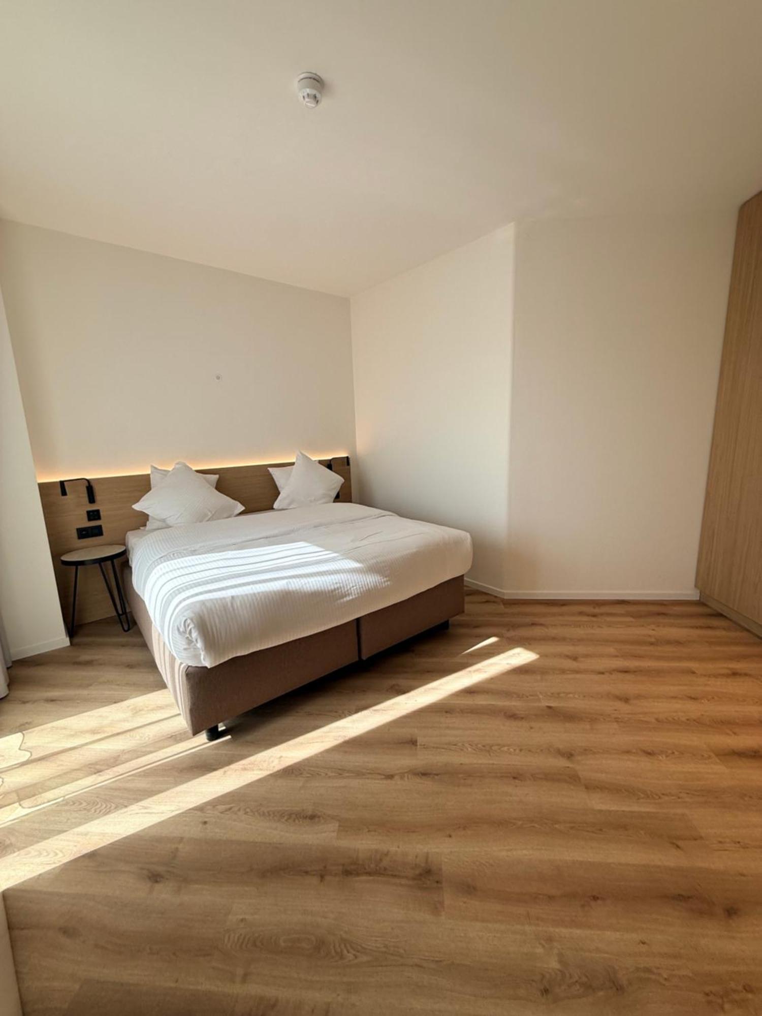 Aparthotel At 3*