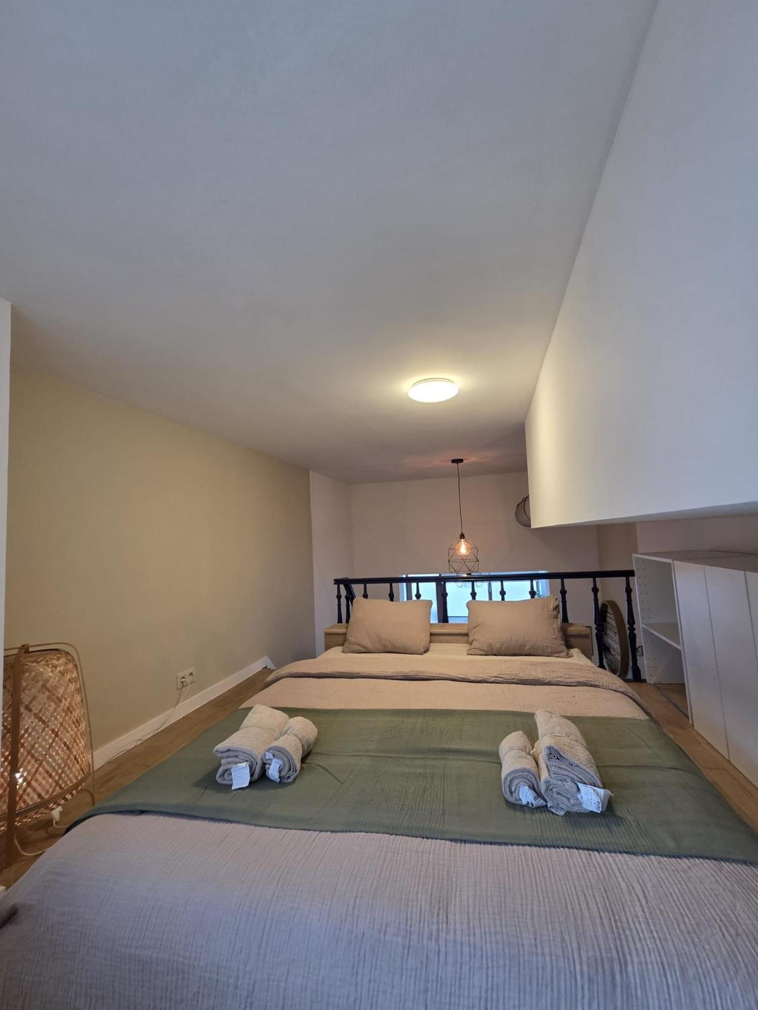 Industrial-style Loft With Mezzanine Bedroom In Prime Area *